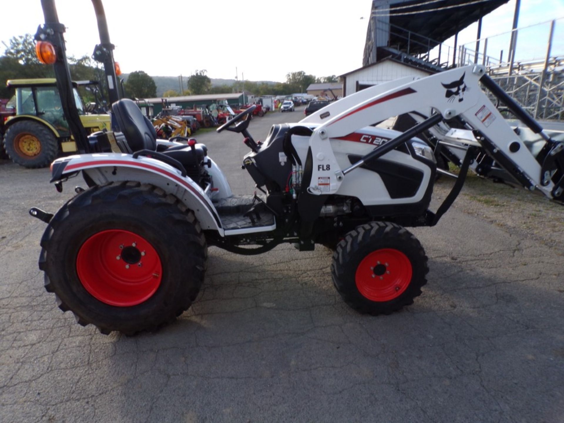Demo Bobcat CT2035, 4 WD, Compact Tractor with Loader, Hydro Trans. SLL Bjet Coupler, 2 Hrs, Sells - Image 3 of 5