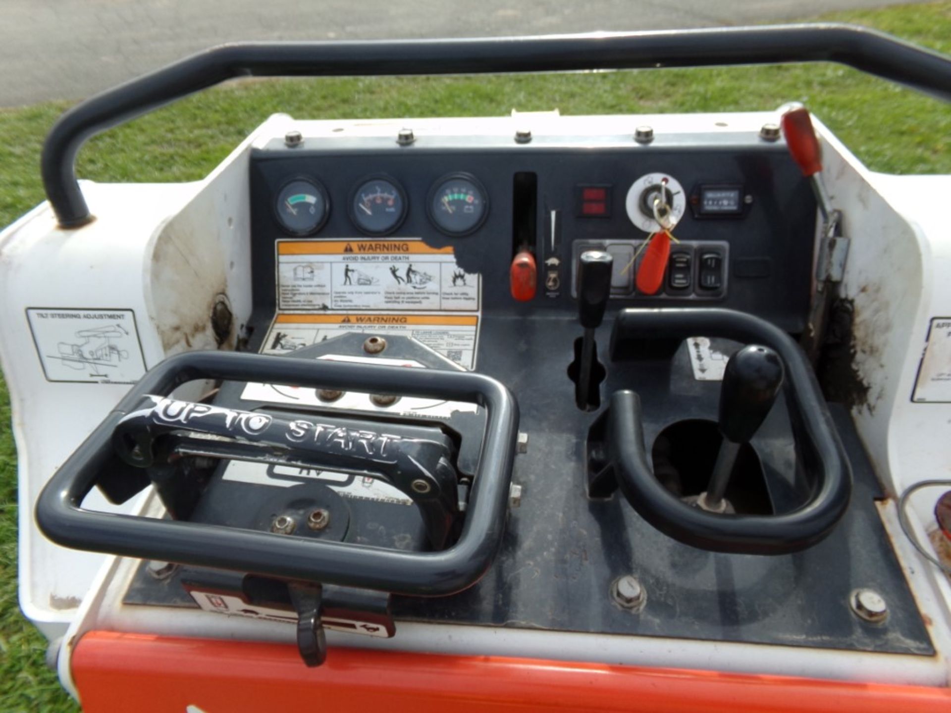 Bobcat MT55, Walk-Behind Skid Steer, 876 Hours w/Sulky w/50'' Bucket, Standard Size Quick-Attach, - Image 6 of 7