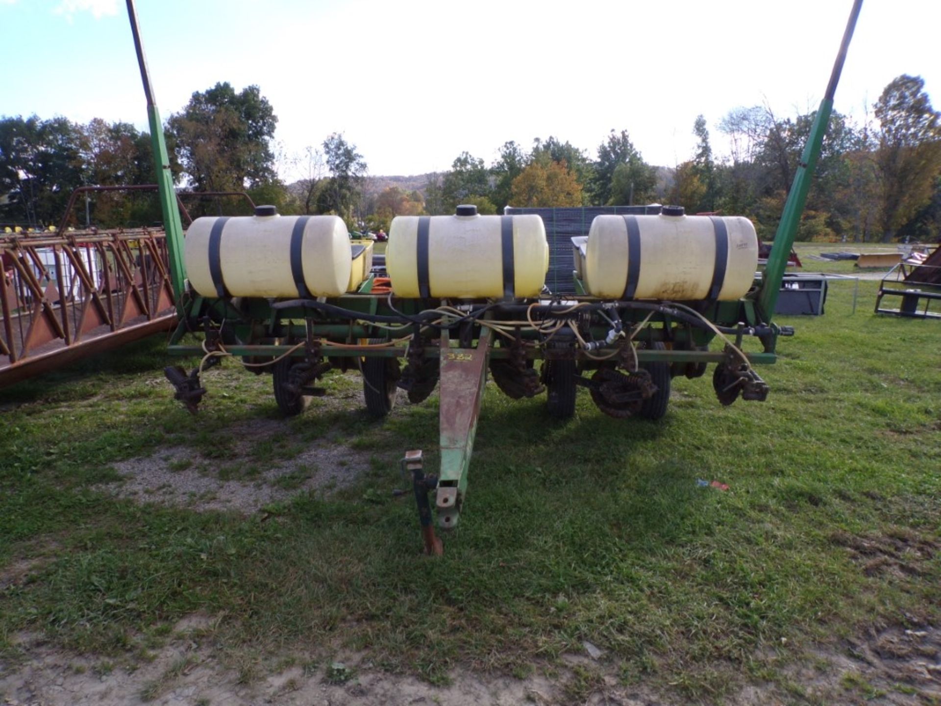 JD 7000, 6-Row, Corn Planter (5547) - Image 2 of 4