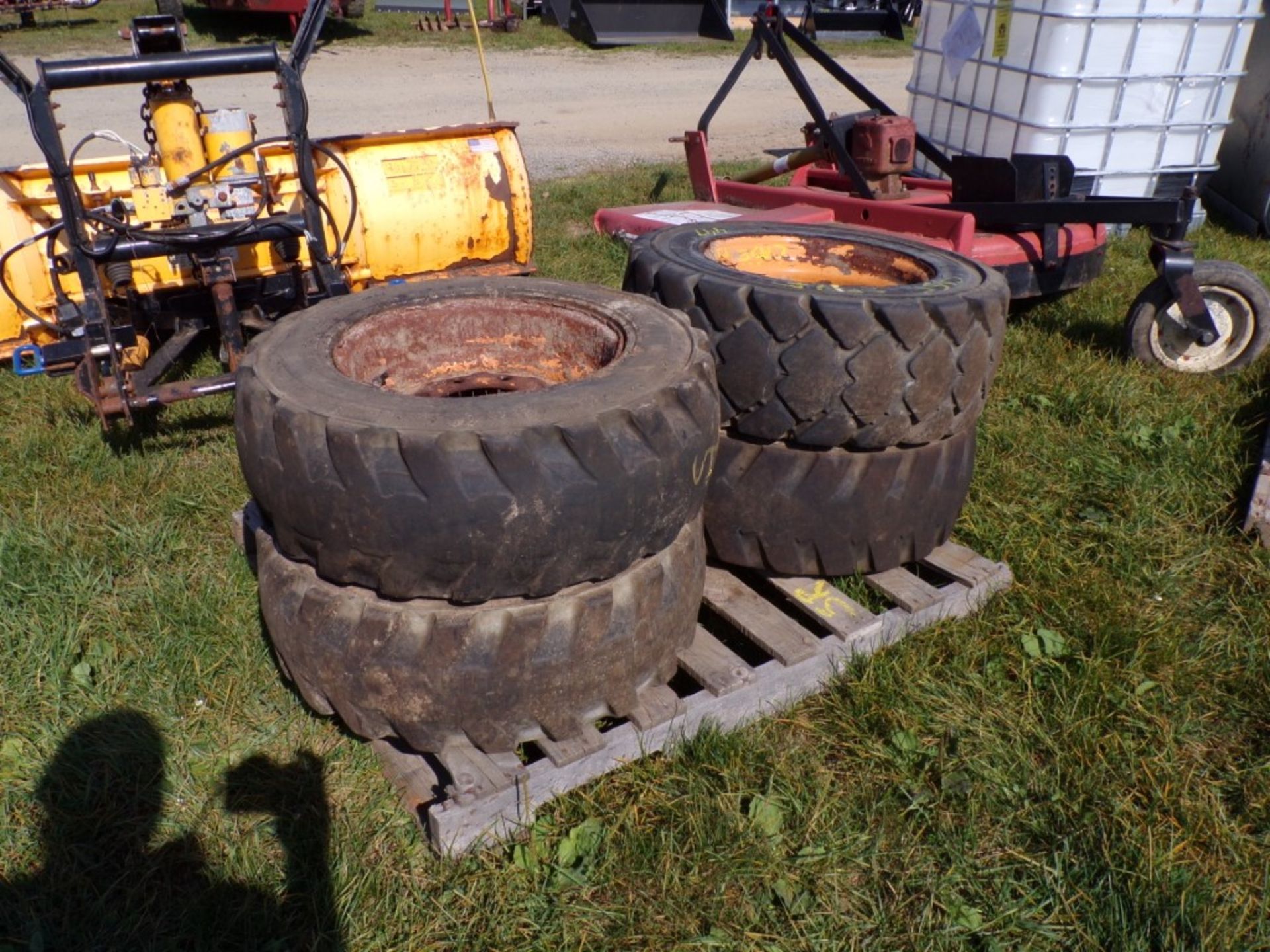 (4) Used 10-16.5 Skid Steer Tires On Case Wheels, Not Matching, Well Worn, Wheels Are rusty But Some