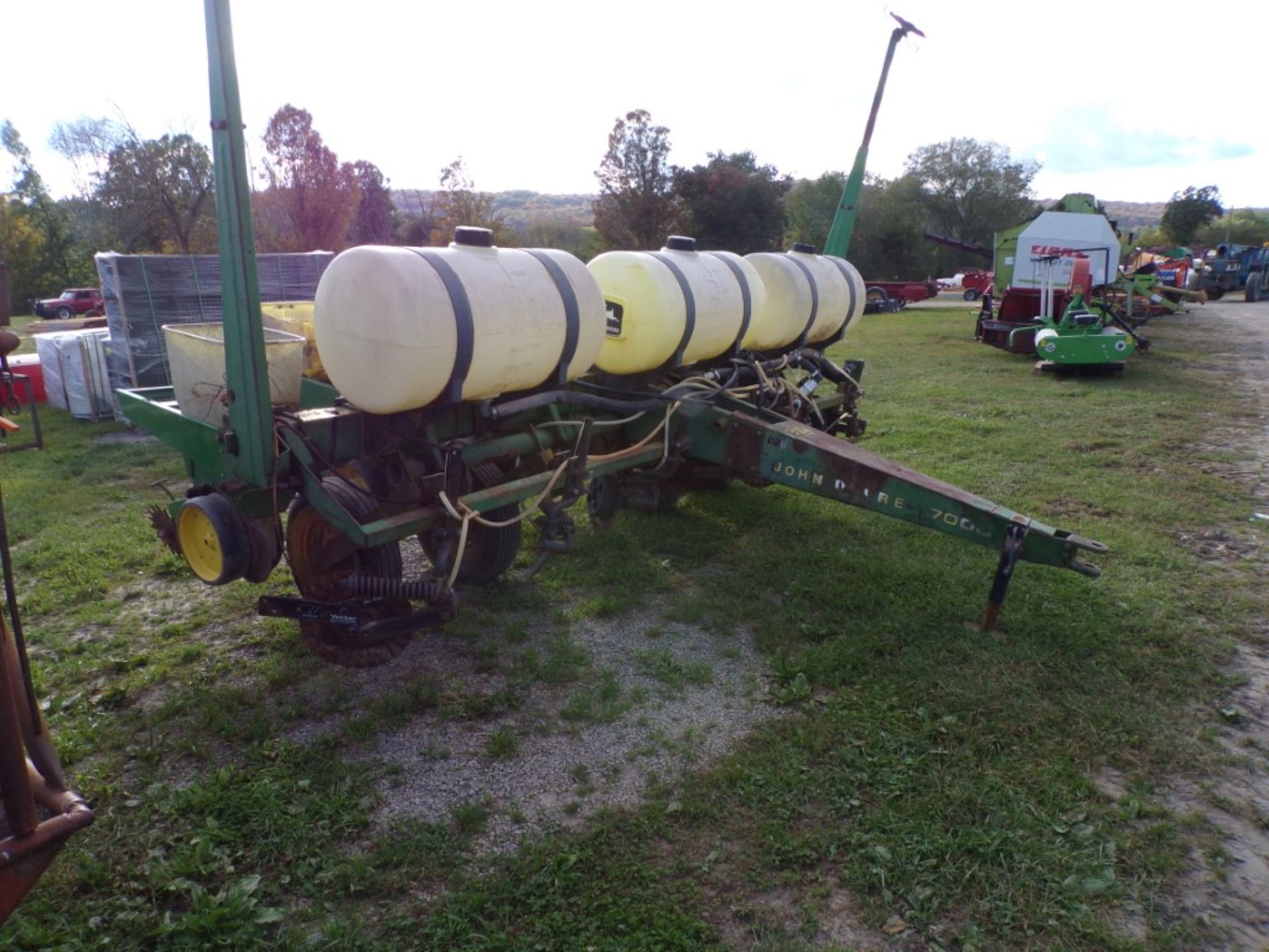 JD 7000, 6-Row, Corn Planter (5547) - Image 3 of 4