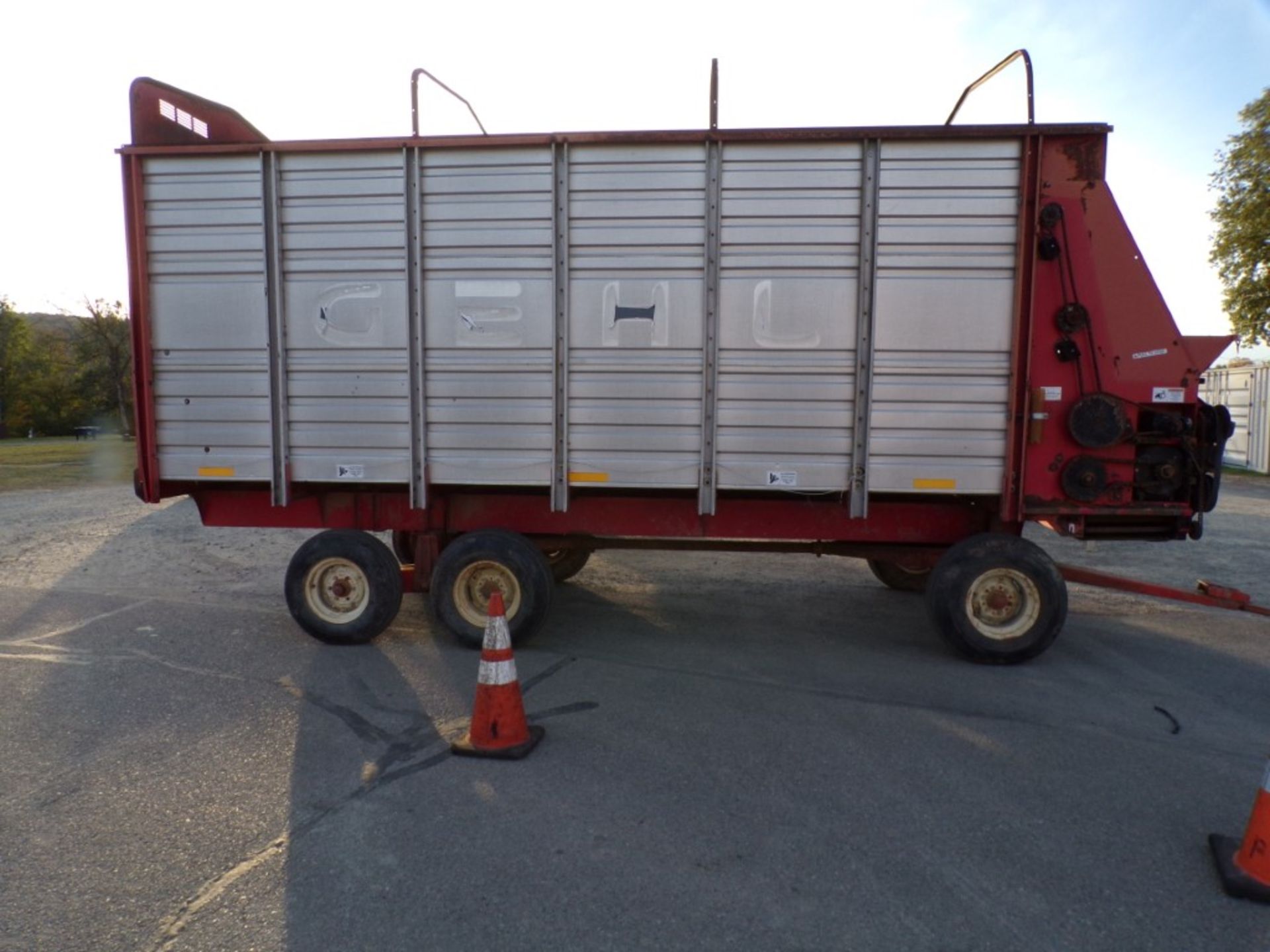 Gehl 1620 Self Unloading Wagon (6141) - Image 3 of 4
