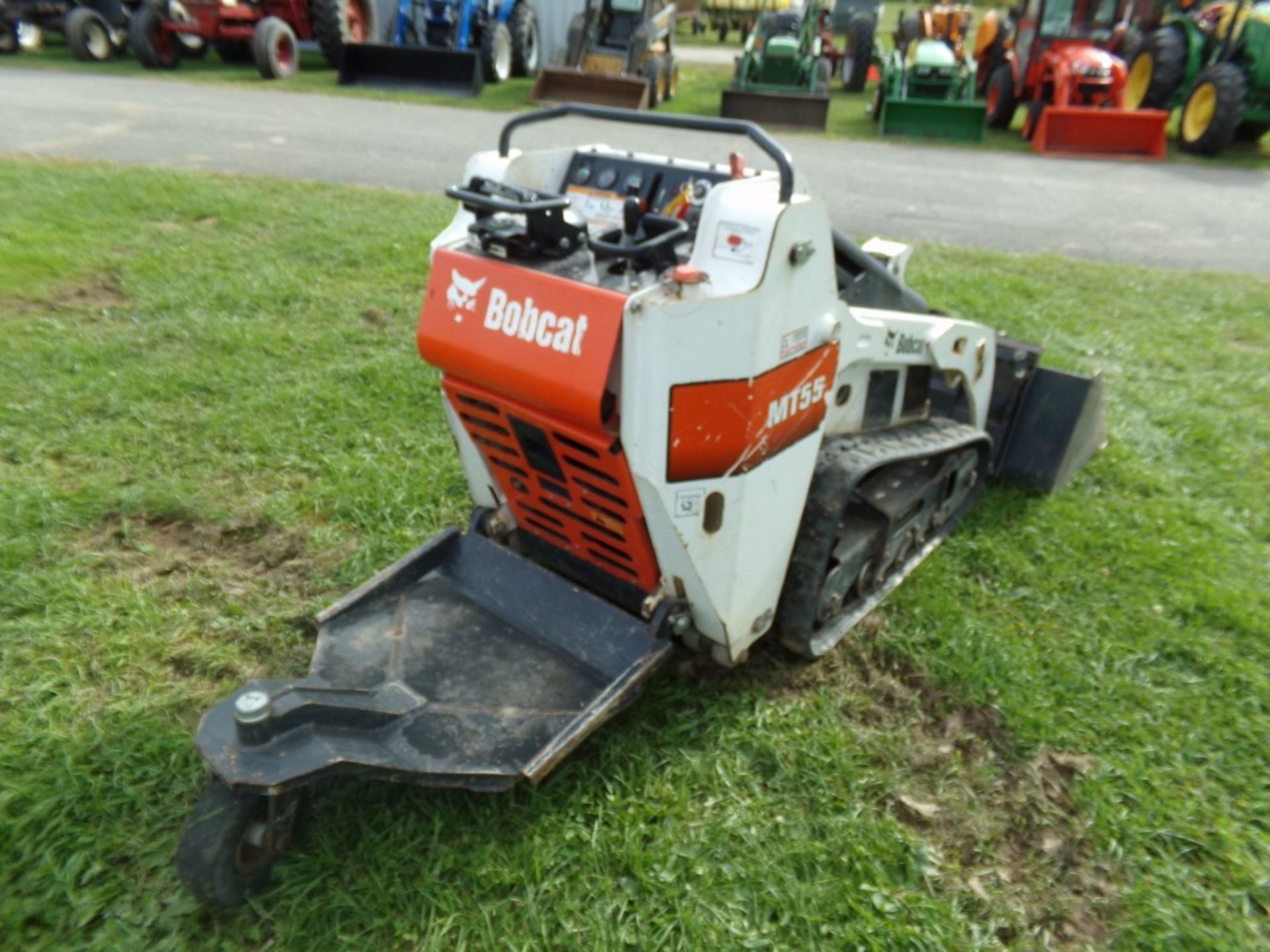 Bobcat MT55, Walk-Behind Skid Steer, 876 Hours w/Sulky w/50'' Bucket, Standard Size Quick-Attach, - Image 5 of 7