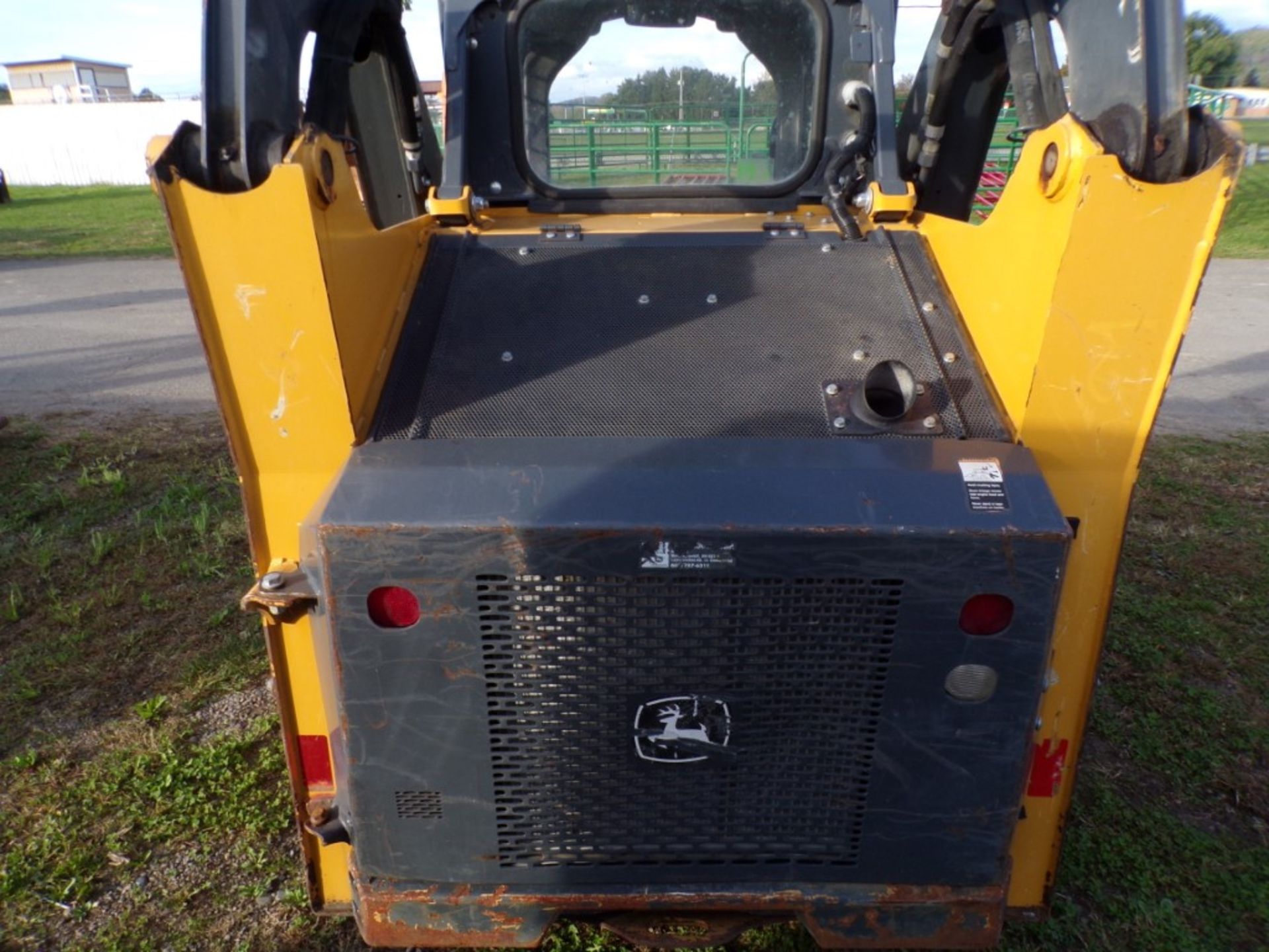 JD 318 G Skid Steer Loader, Orops, Aux Hyds, GP Bucket, Good Tires, Clean, 5216 Hrs, S/N - 309587 ( - Image 2 of 5