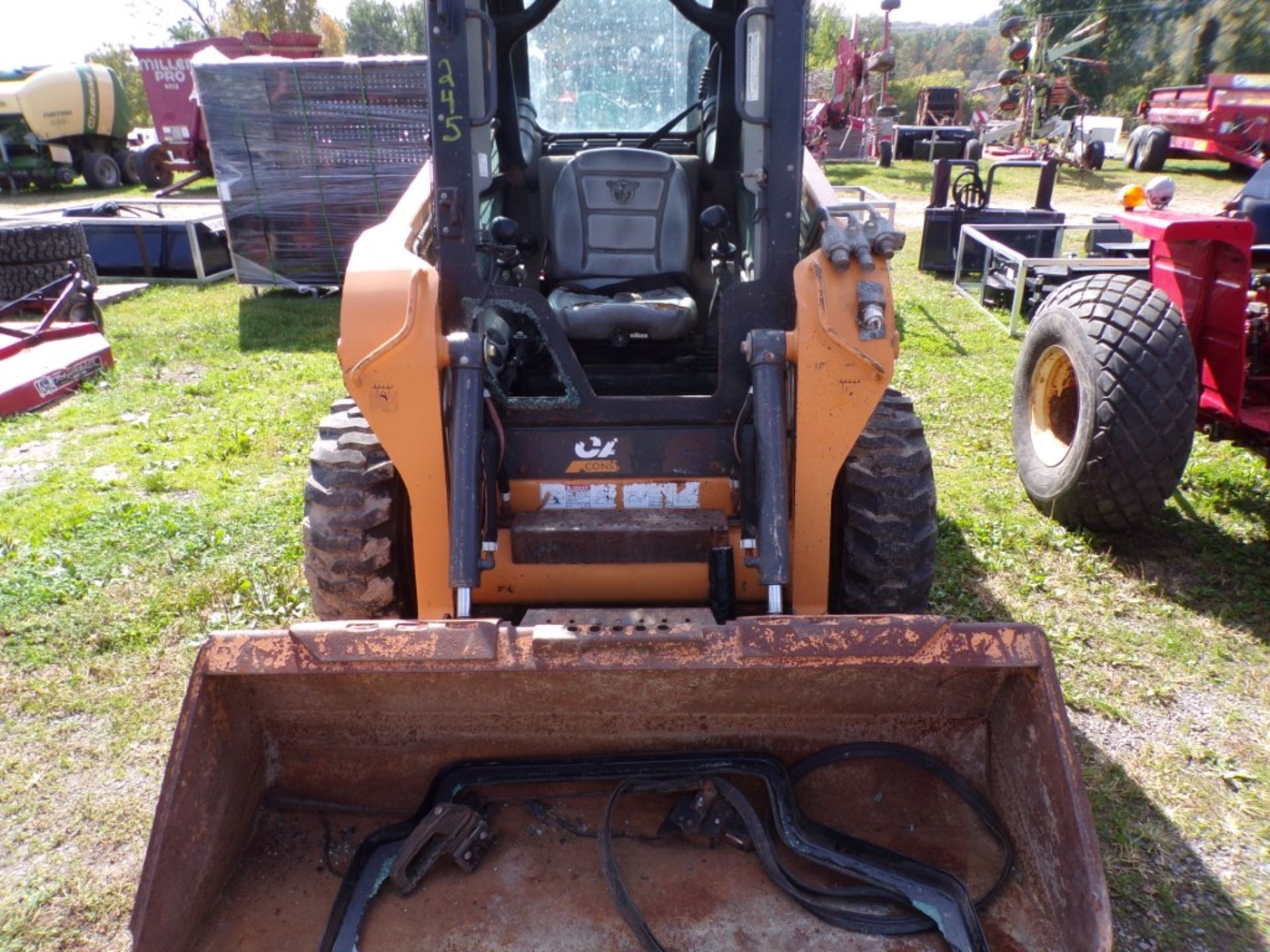 Case SV 185 Skid Steer, Hand Controls, Quick Attach, Climate Controls, Aux Hydraulic Ports, Broken - Image 2 of 5