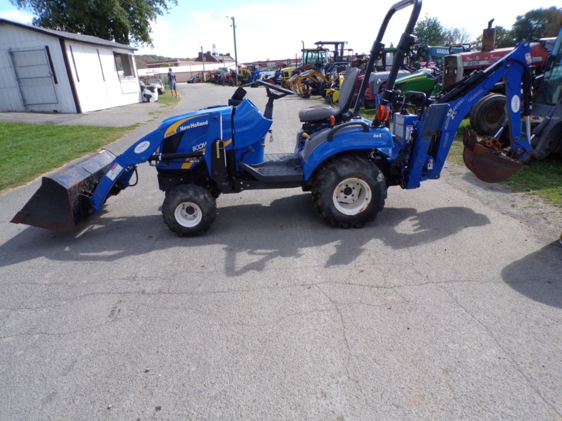 New Holland Boomer 1025 Tractor, 4 WD, Shibaura Dsl. Engine, N.H. 210TL Loader ARms And 48'' Bucket, - Image 3 of 6