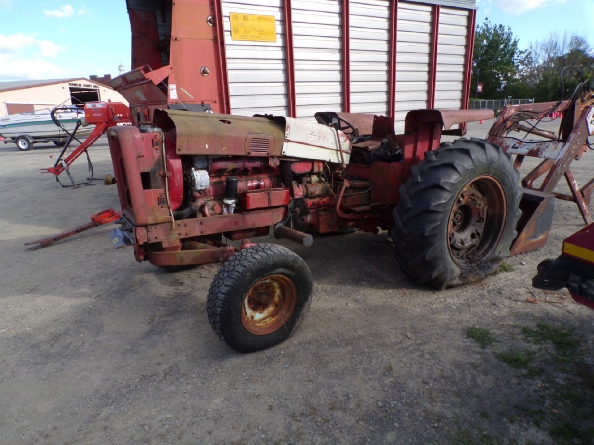 International 656, 2 WD, Tractor For Parts, Repair or Restore, Dsl.. PTO Missing, 3 PT Hitch