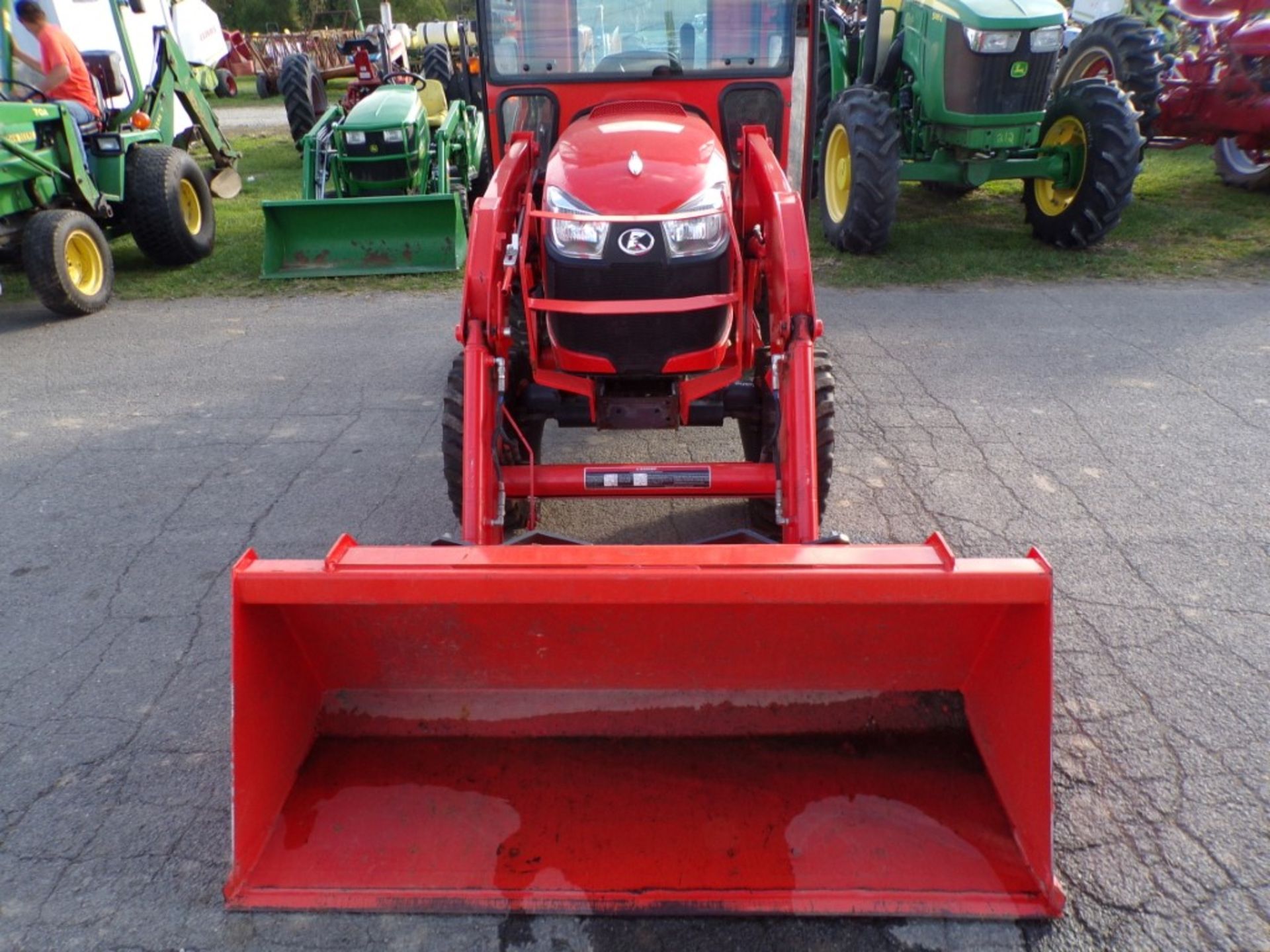 Kubota B3350 4WD Compact Tractor w/Loader and Sims Hard Door Cab, R4 Tires, 1002 Hrs, S/N - - Image 4 of 5