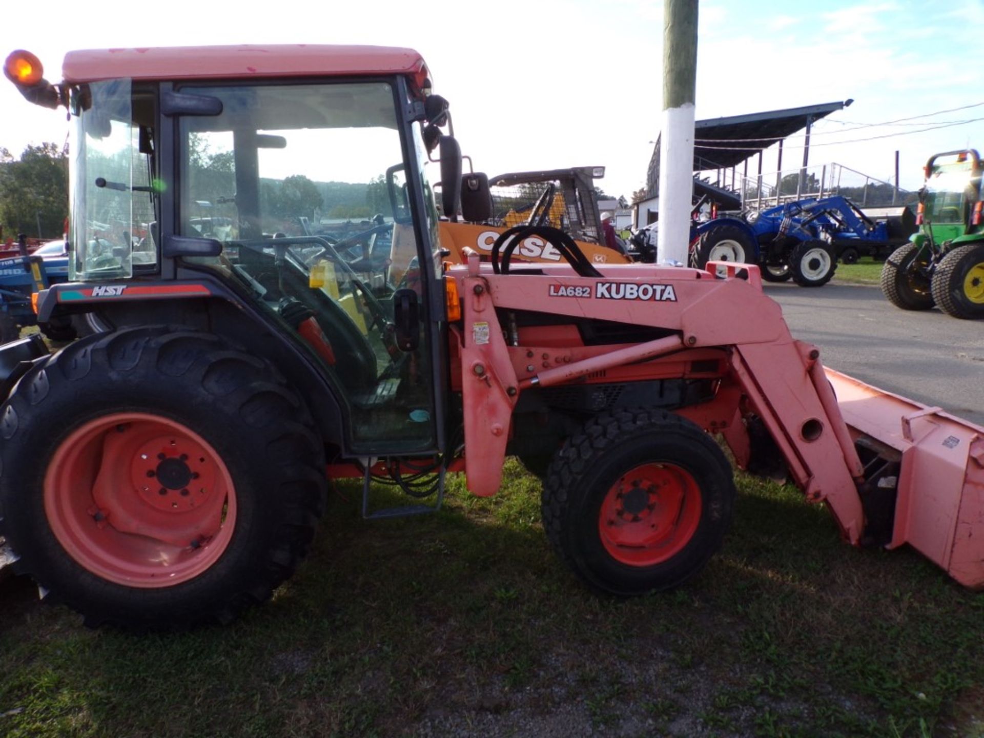 Kubota L3710 4WD Tractor w/Factory Cab and Loader, w/SSL Bkt Coupler, Shuttle Trans, 2175 Hrs, S/N - - Image 3 of 5