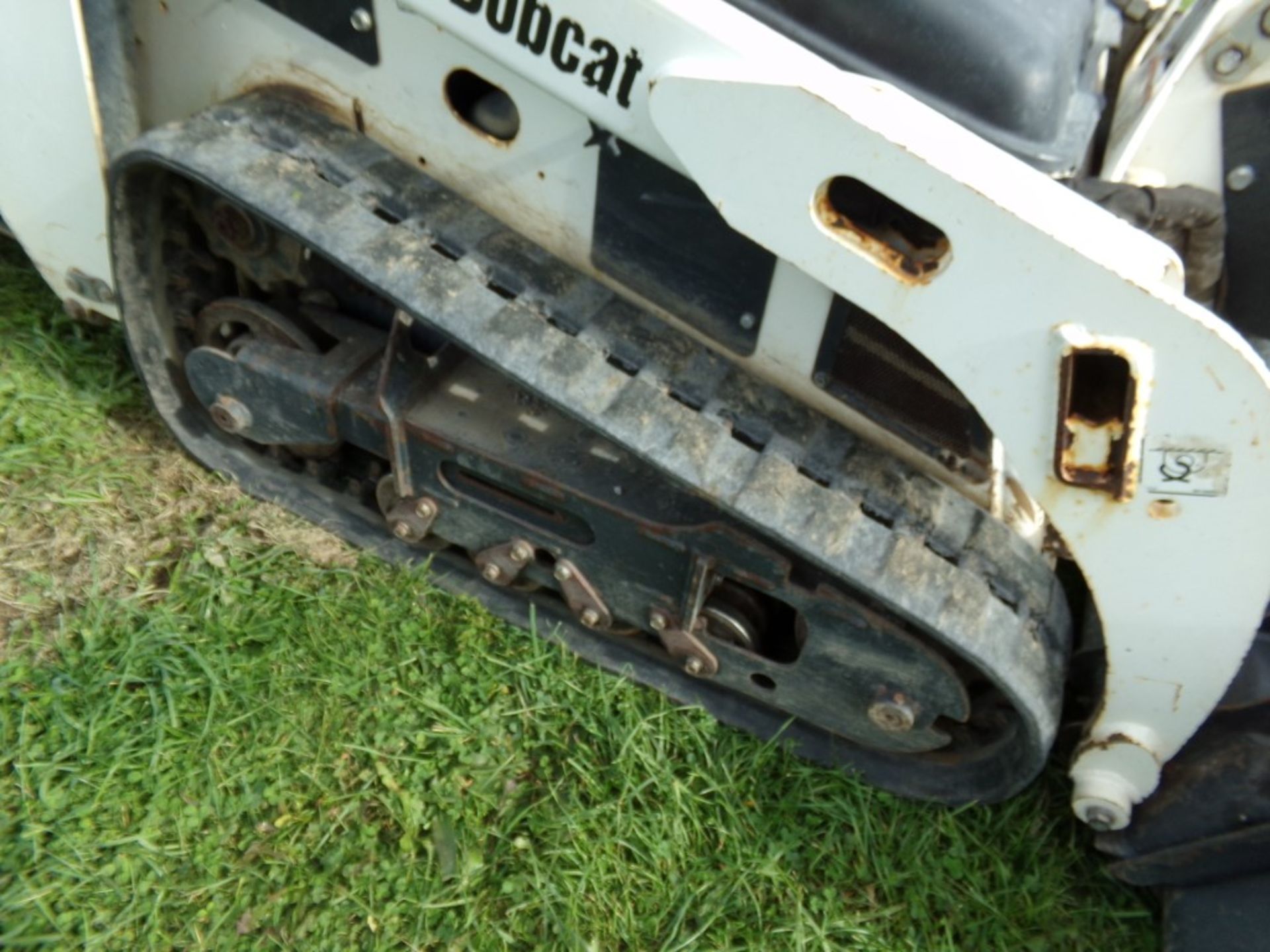 Bobcat MT55, Walk-Behind Skid Steer, 876 Hours w/Sulky w/50'' Bucket, Standard Size Quick-Attach, - Image 4 of 7