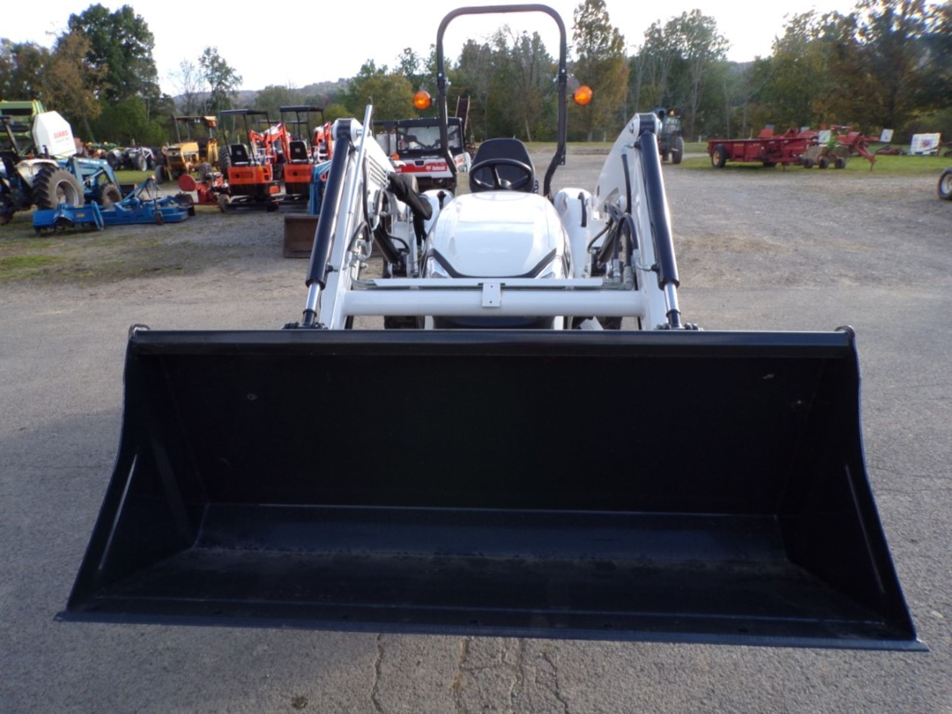 Demo Bobcat CT2035, 4 WD, Compact Tractor with Loader, Hydro Trans. SLL Bjet Coupler, 2 Hrs, Sells - Image 4 of 5