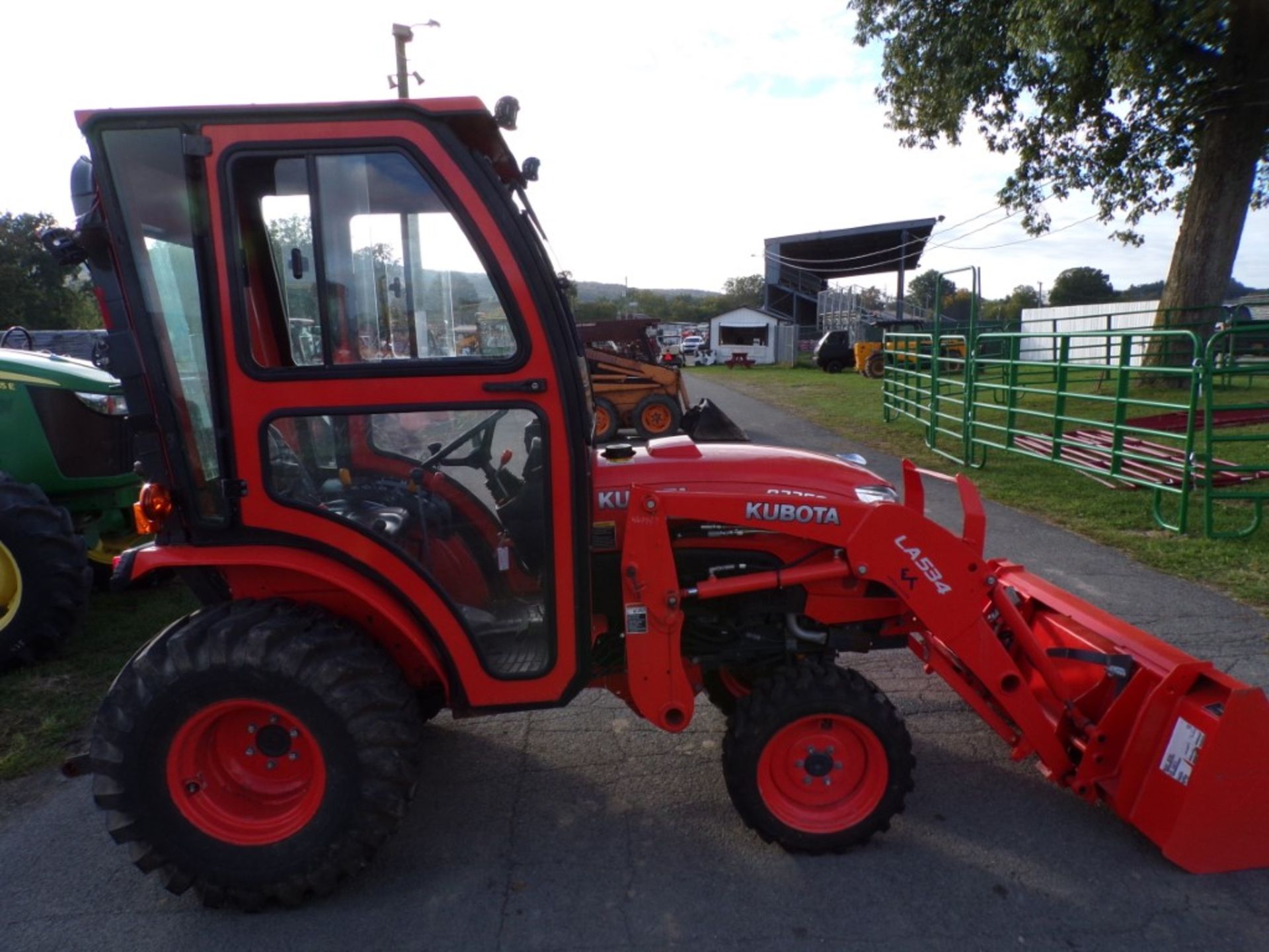 Kubota B3350 4WD Compact Tractor w/Loader and Sims Hard Door Cab, R4 Tires, 1002 Hrs, S/N - - Image 3 of 5