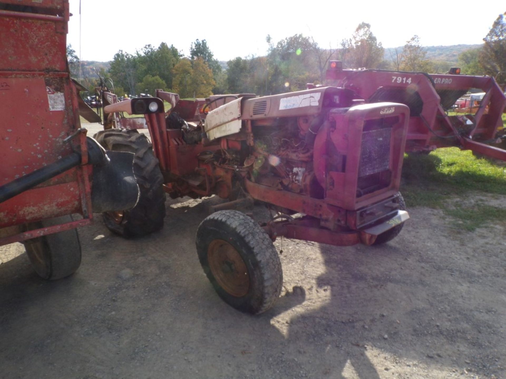 International 656, 2 WD, Tractor For Parts, Repair or Restore, Dsl.. PTO Missing, 3 PT Hitch - Image 3 of 4