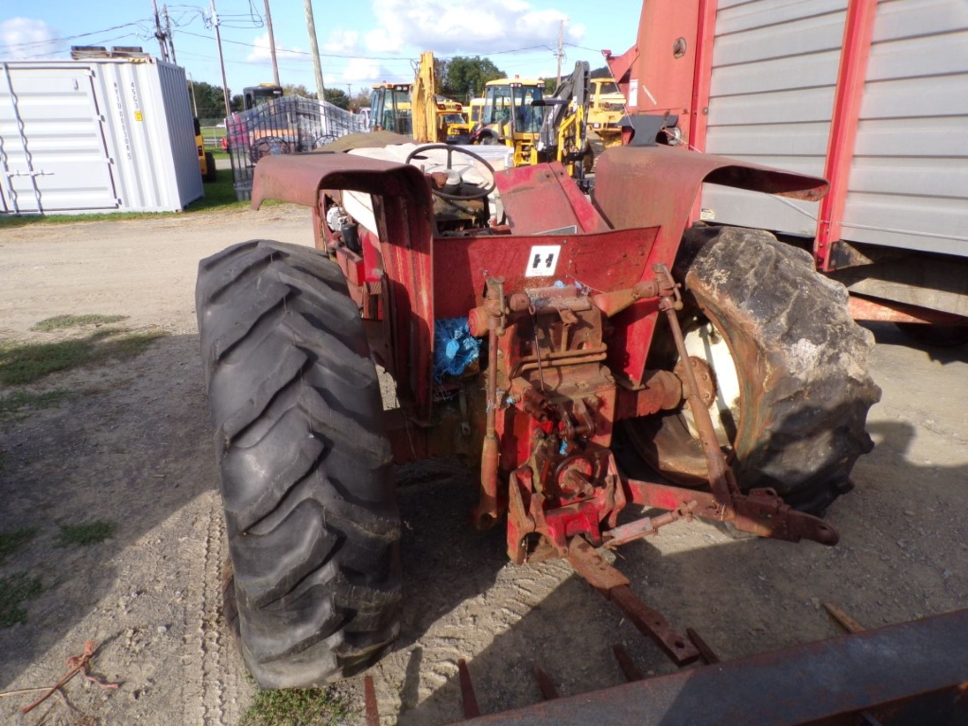 International 656, 2 WD, Tractor For Parts, Repair or Restore, Dsl.. PTO Missing, 3 PT Hitch - Image 4 of 4