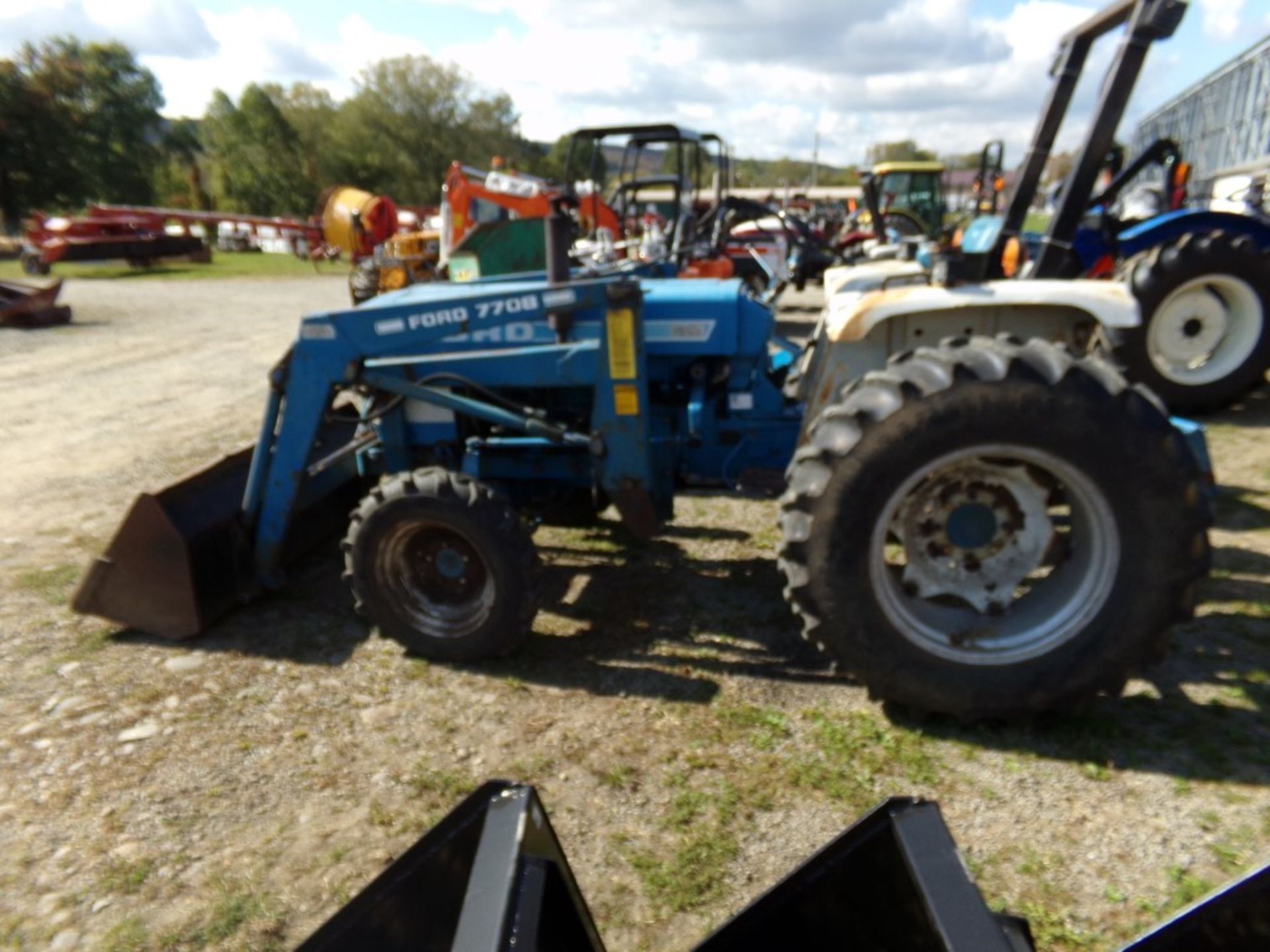 Ford 1910, 4WD Tractor w/770B Loader, w/60'' Bucket, ROPS, 3 PT Hitch, PTO, Shows 1678 Hours, Good