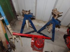 20 Ton Hydraulic Bottle Jack ans Pair of Jack Stands (5239)