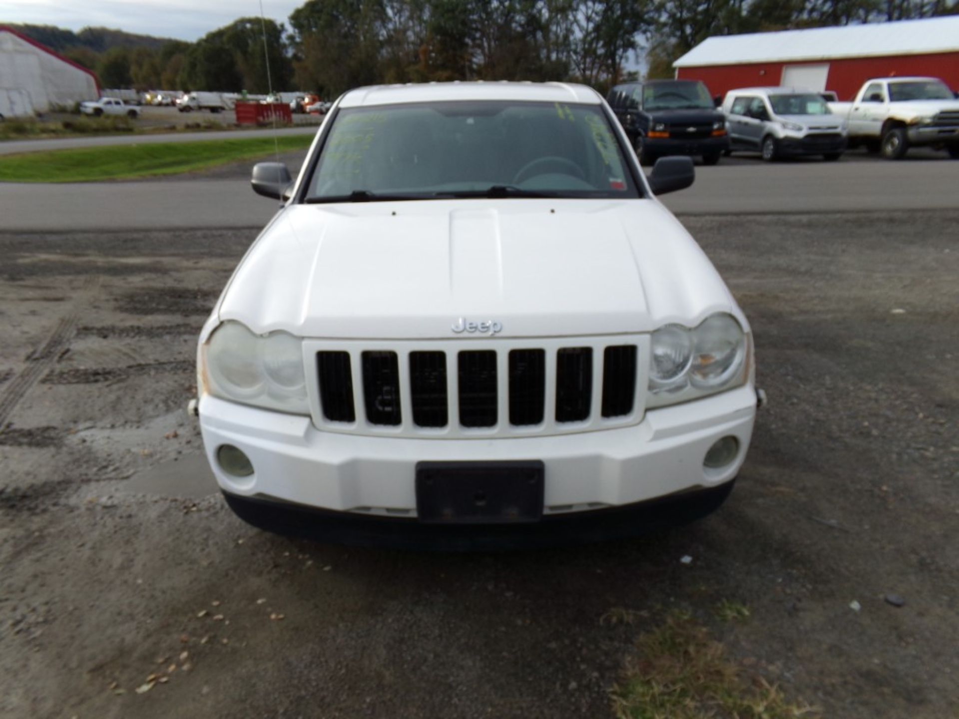 2005 Jeep Grand Cherokee Laredo, 4 x 4 , White, 77,243 miles, Vin # 1J4GR48K25C685765, Air Bag Light - Image 2 of 5