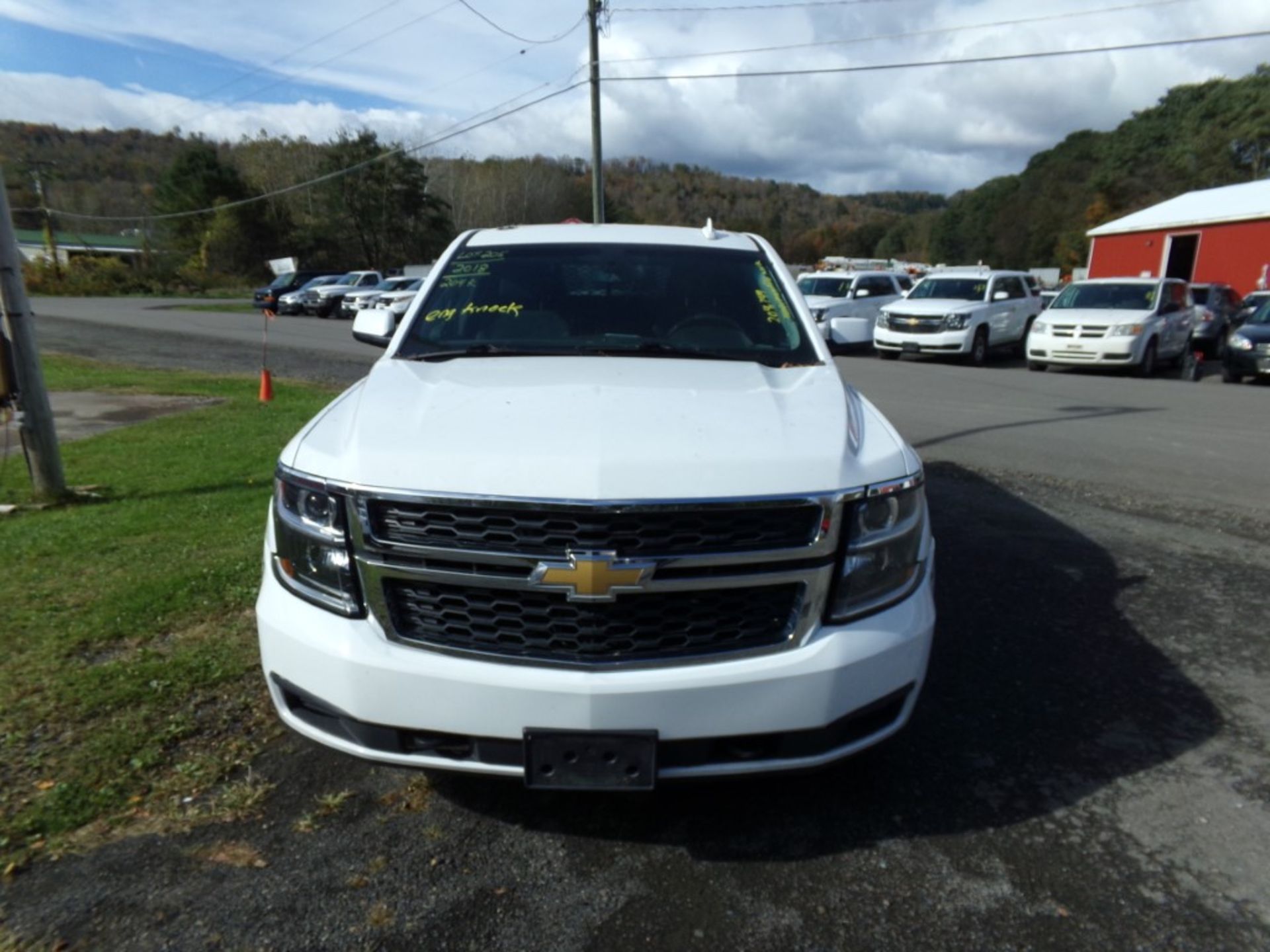 2018 Chevrolet Tahoe Commercial 4x4, White, 204,749 Mi, NEEDS MANIFOLD WORK, FACTORY CENTER - Image 2 of 5
