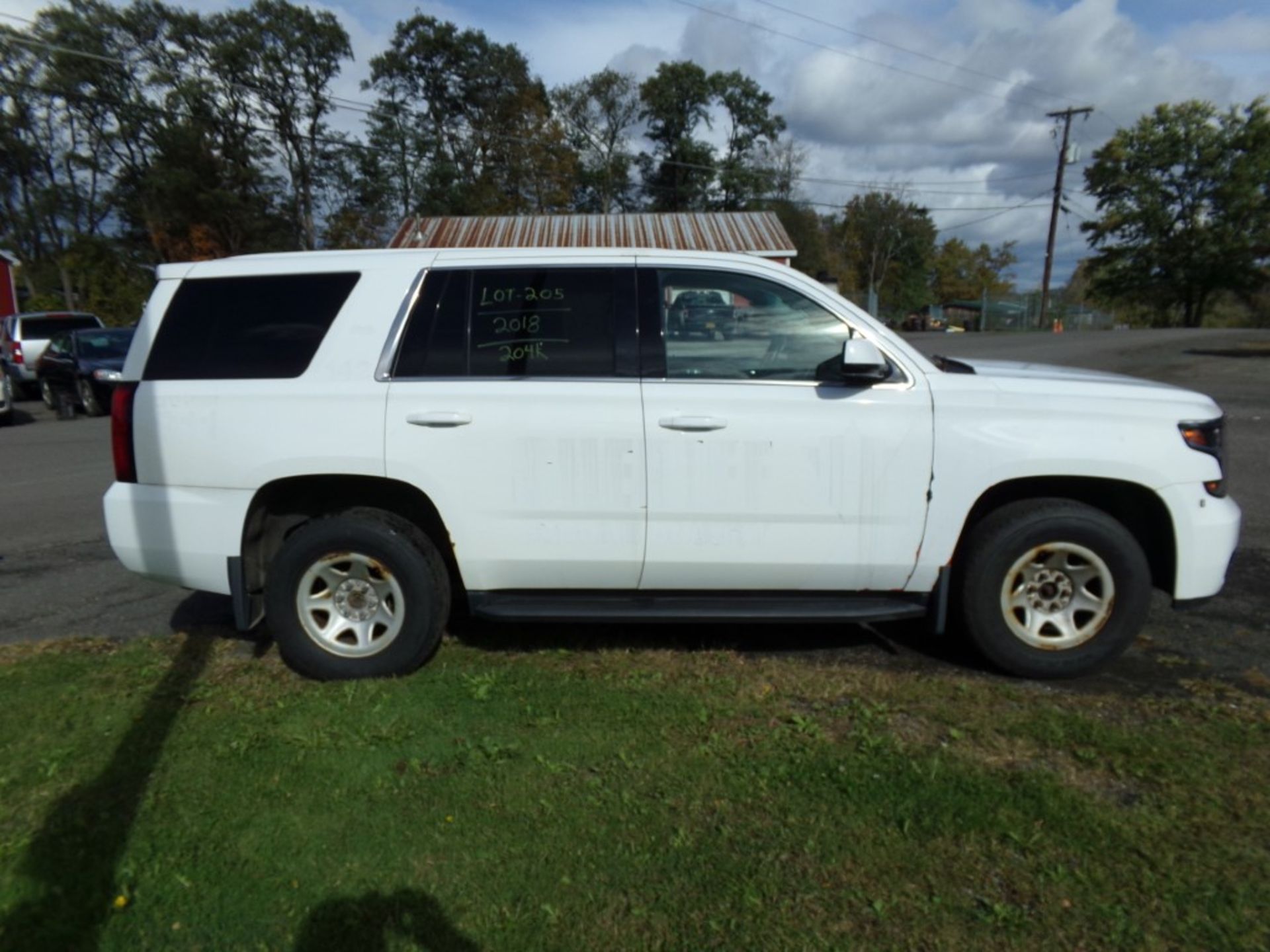 2018 Chevrolet Tahoe Commercial 4x4, White, 204,749 Mi, NEEDS MANIFOLD WORK, FACTORY CENTER - Image 3 of 5