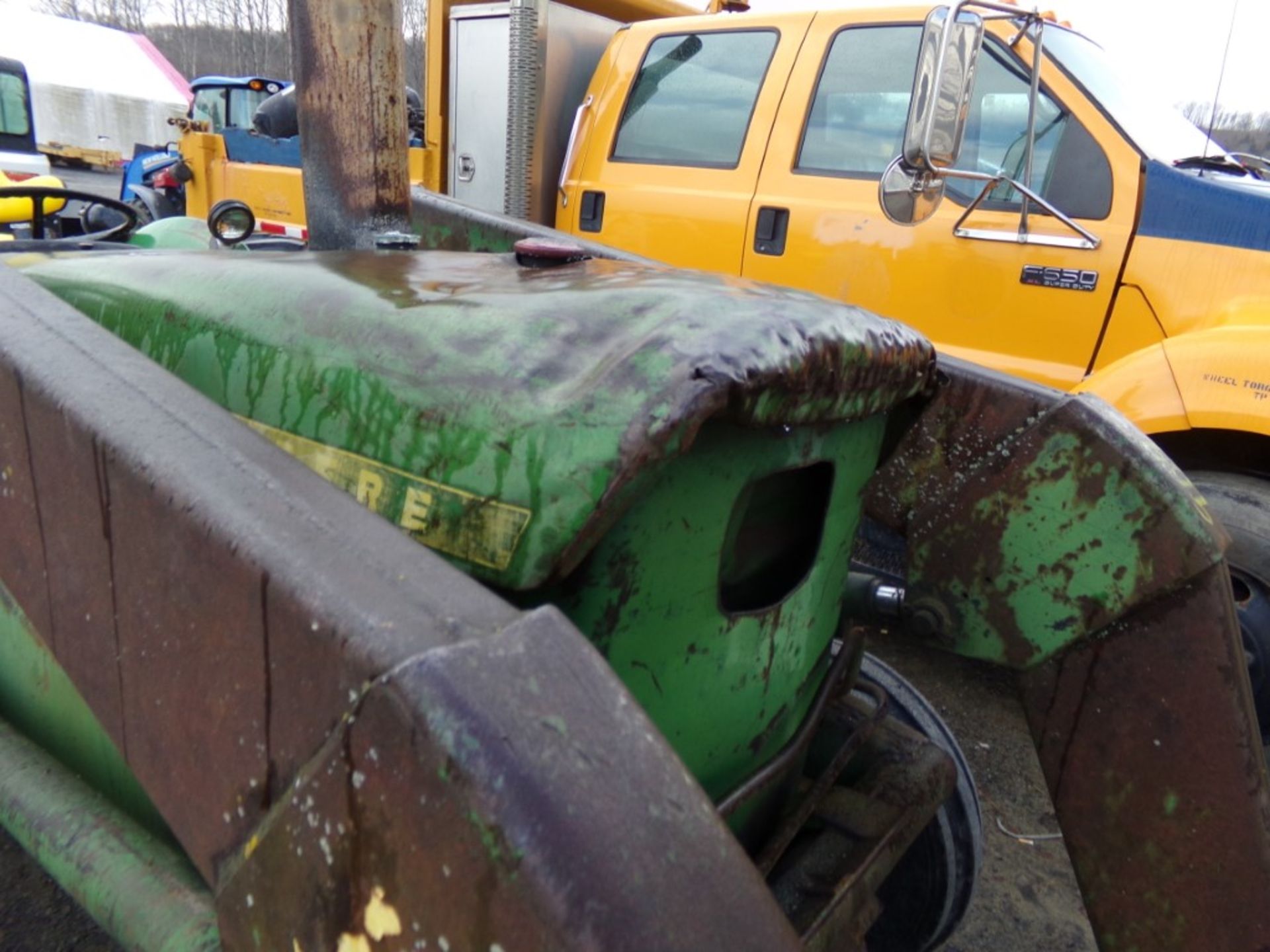 John Deere 2020 with Loader, Gas Engine, Model 48 Loader, PTO, 3pth, Single Remote In Rear, Mid Hyd. - Image 5 of 7