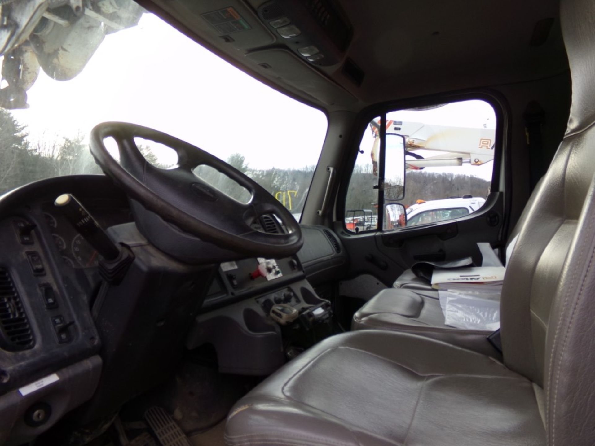 2008 Freightliner, 2 WD, Auger Truck, 60,036 Miles, Merc Benz Dsl. Auto Trans, 30,220 GVW, Side - Image 4 of 5