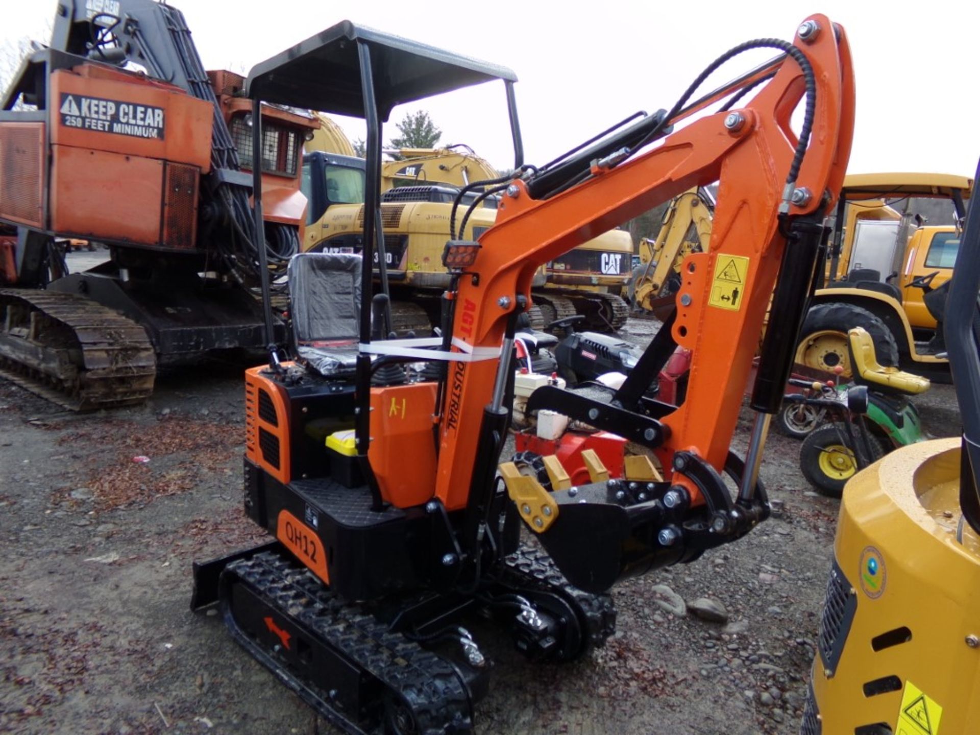 New AGT Industrial QH12 Mini Excavator with Grader Blade, Stationary Thumb, Briggs Gas Engine, - Image 4 of 8