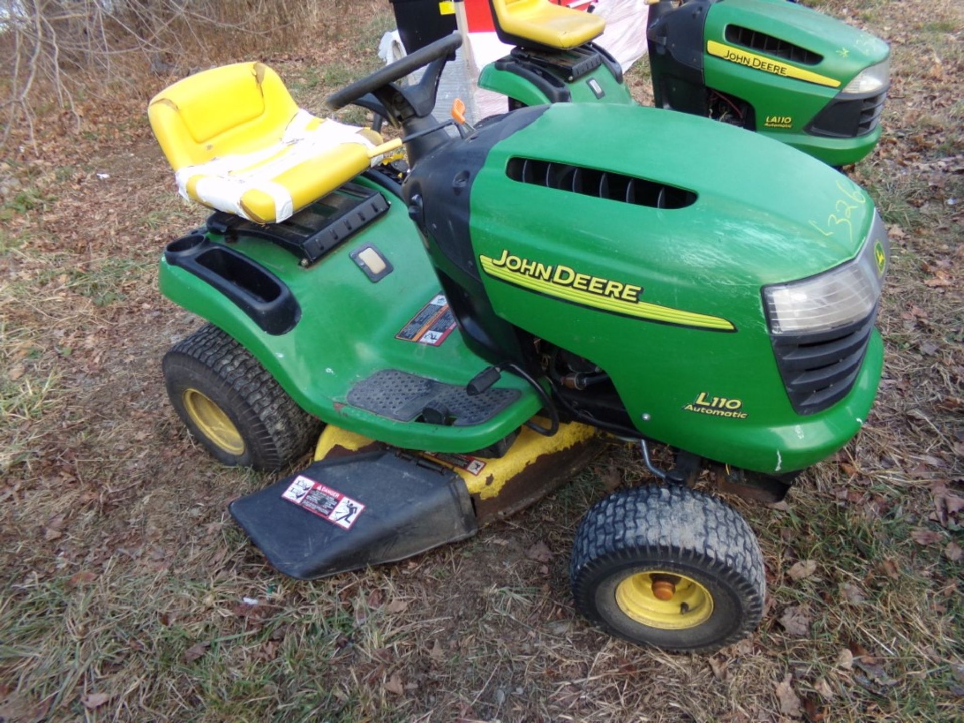 John Deere L110 Riding mower, 42'' Deck, Hydrostatic, Kohler 17.5 HP, 660 Hours, s/n 167790 - Image 2 of 2