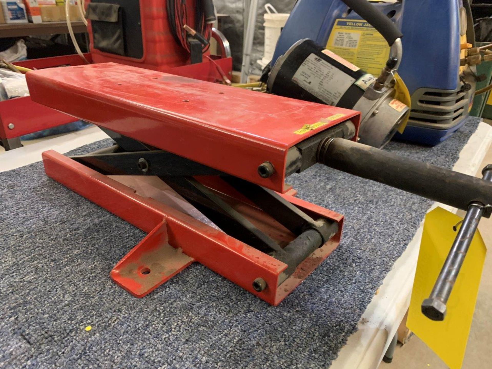 FLOOR MOUNT PLATE SCISSOR JACK - Image 2 of 3