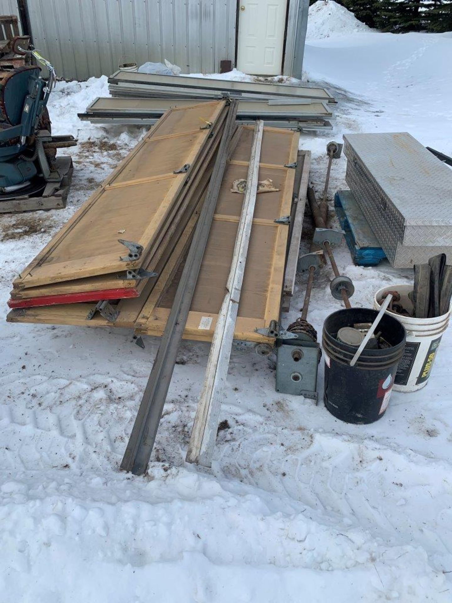 L/O ASSORTED OVERHEAD DOOR PIECES (TOOLBOX NOT INCLUDED) - Image 2 of 4