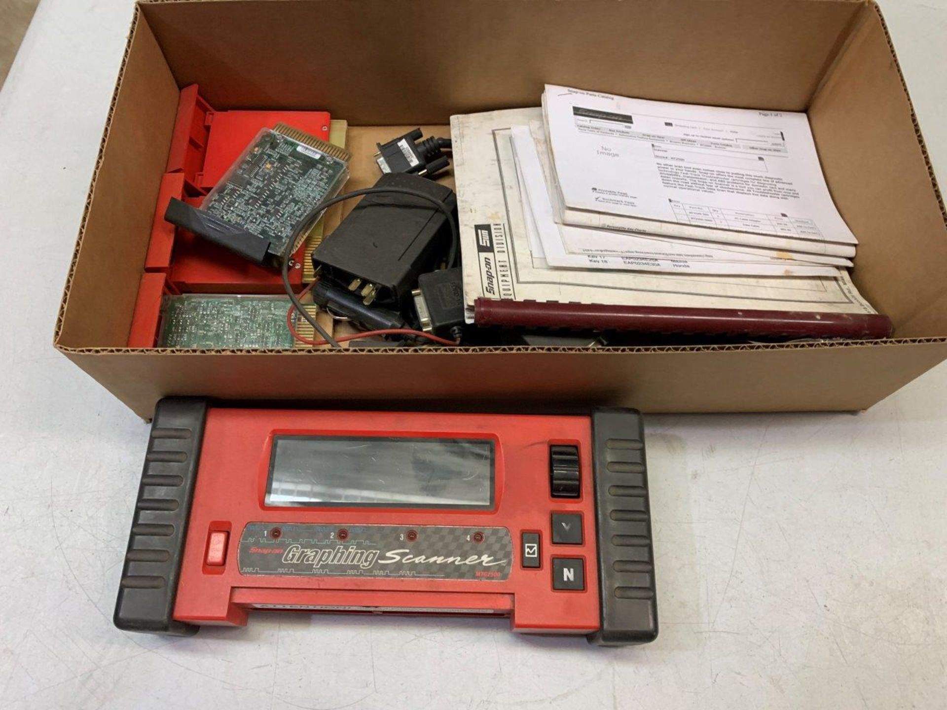 2-SNAP-ON MTG2500 AUTOMOTIVE GRAPHING SCANNING TOOLS W/ ASSORTED CARTRIDGES - Image 6 of 10