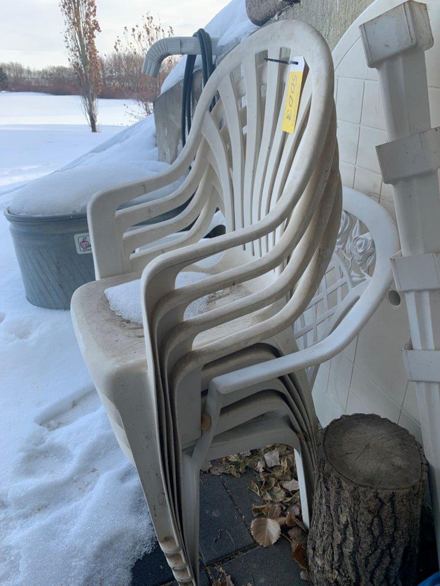 POLY PATIO AND CHAIRS - Image 3 of 3