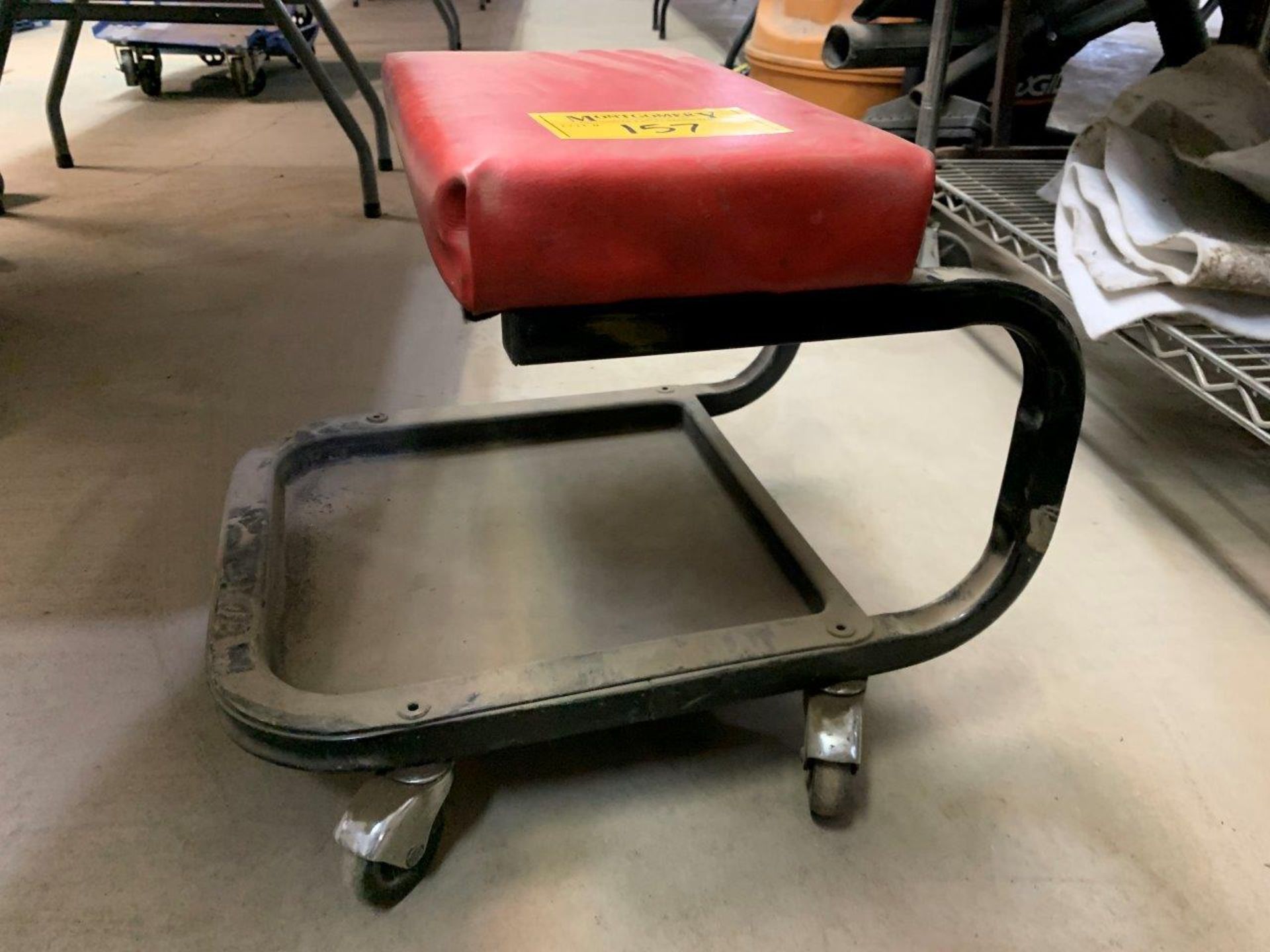 C-SHAPED ROLLING MECHANICS STOOL