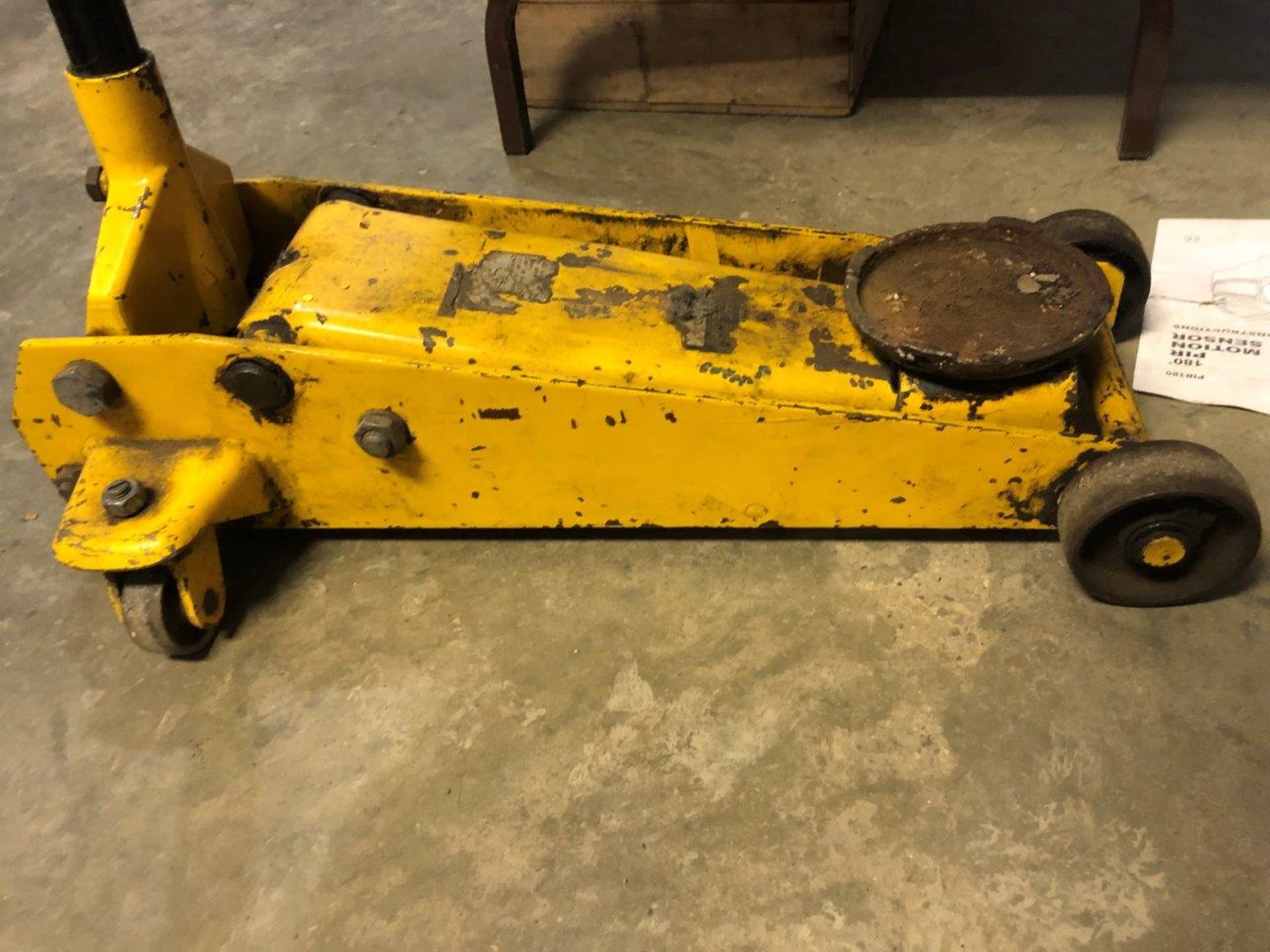 HYD. FLOOR JACK AND ROADSIDE TIRE REPAIR JACK - Image 2 of 3