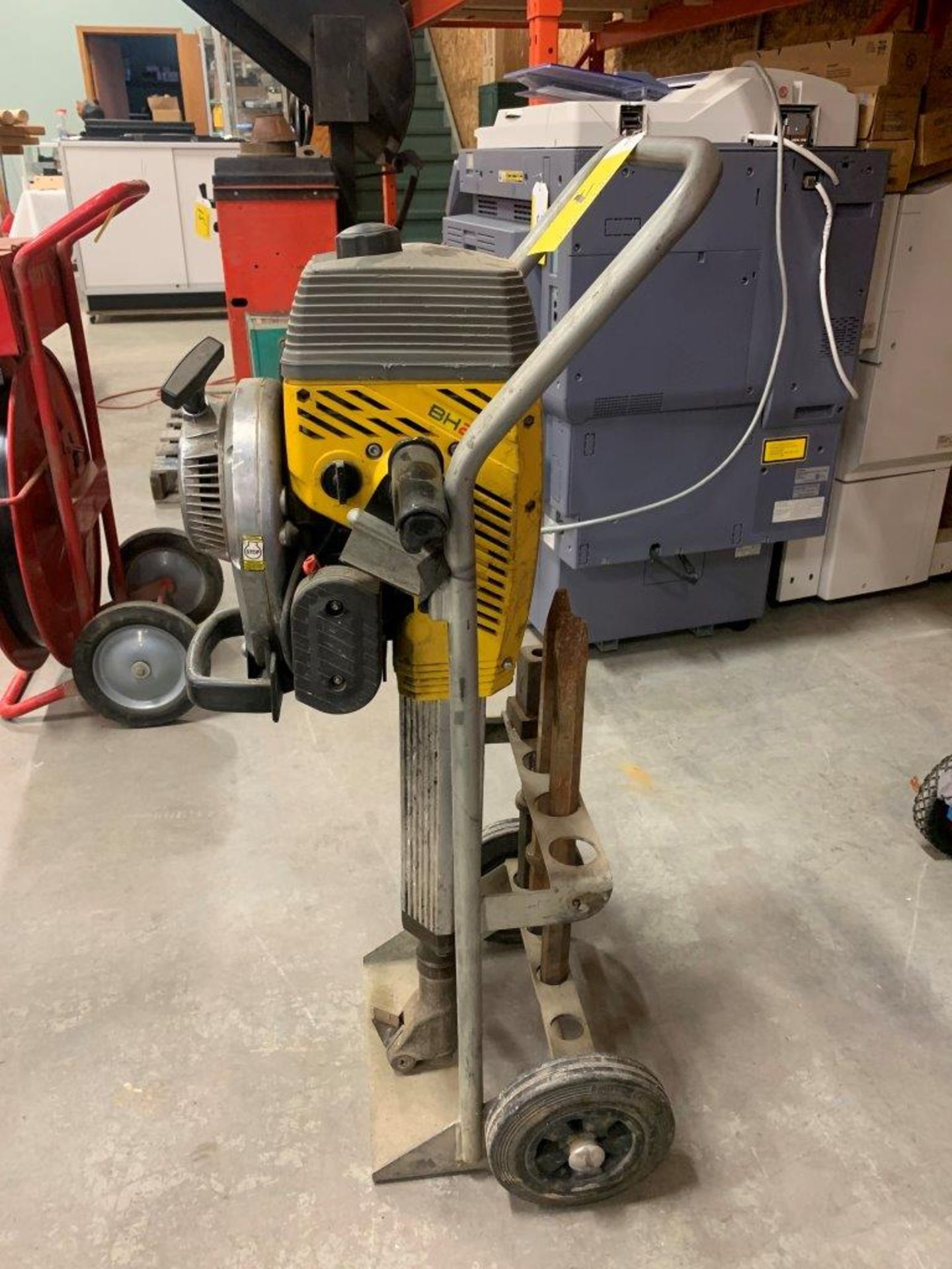 WACKER NEUSON BH24I GAS POWERED BREAKER W/ POINT, CHISELS, CART - Image 3 of 5