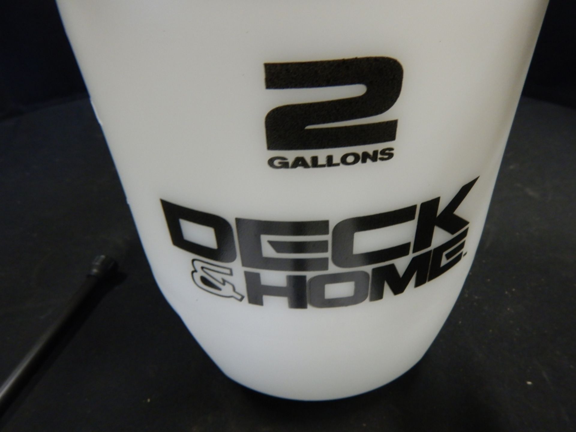 DECK & HOME UNIVERSAL SPRAYER W/ 4 PC MULTI-PURPOSE NOZZLE KIT (WATER DAMAGED BOX) - Image 3 of 4