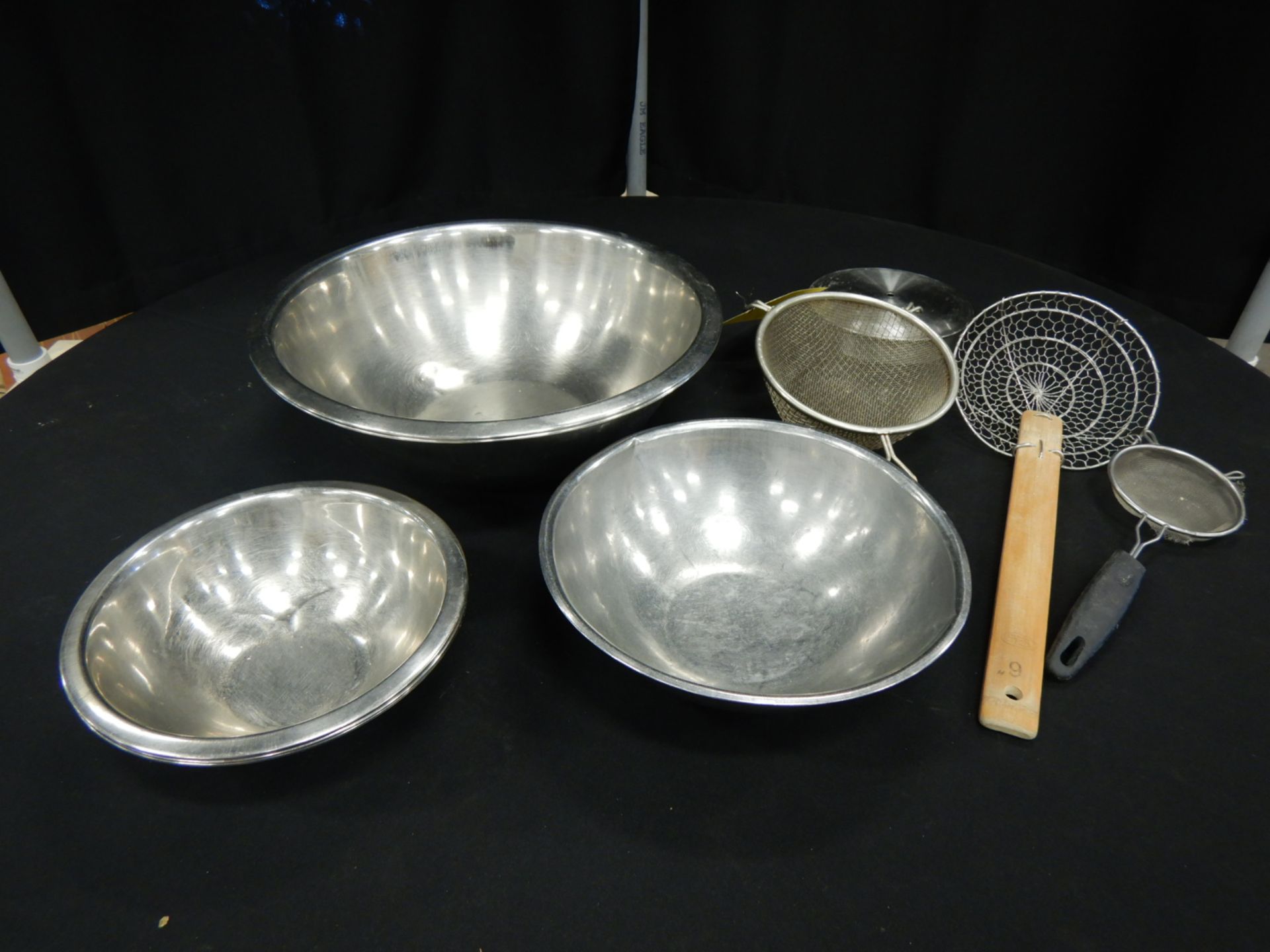 SS MIXING BOWLS & ASSORTED COLANDERS