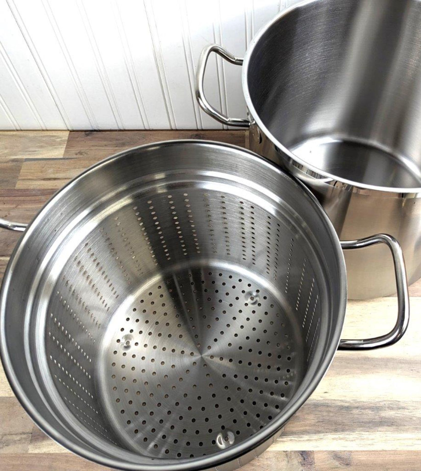 20QT STOCK POT AND LID WITH STEAM INSERT, INDUCTION CAPABLE - LOT OF 3 PIECES - Image 3 of 4