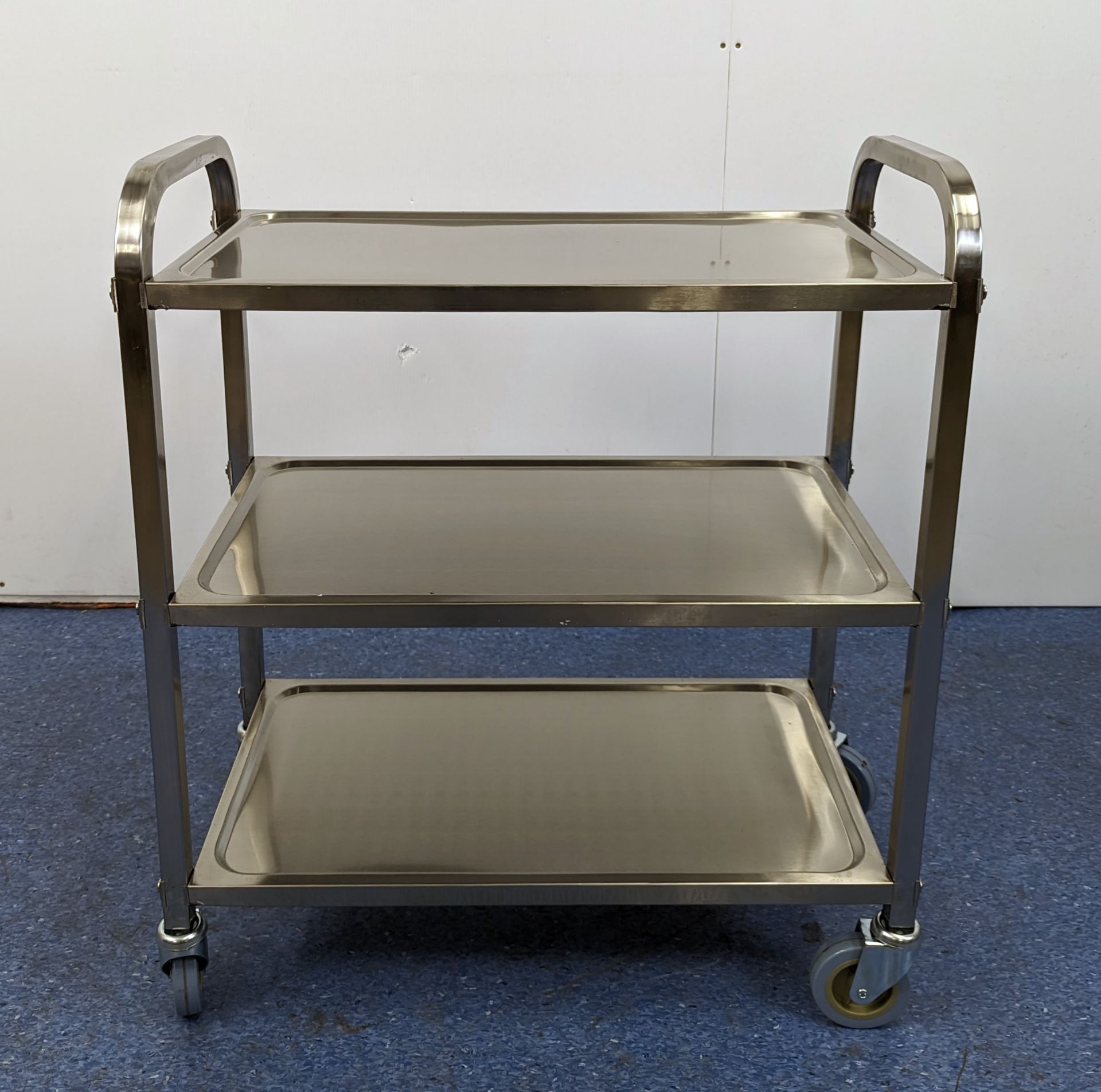 STAINLESS STEEL BUSSING CART WITH 27.25" X 15.75" TRAY SIZE, OMCAN 24418 - Image 4 of 5