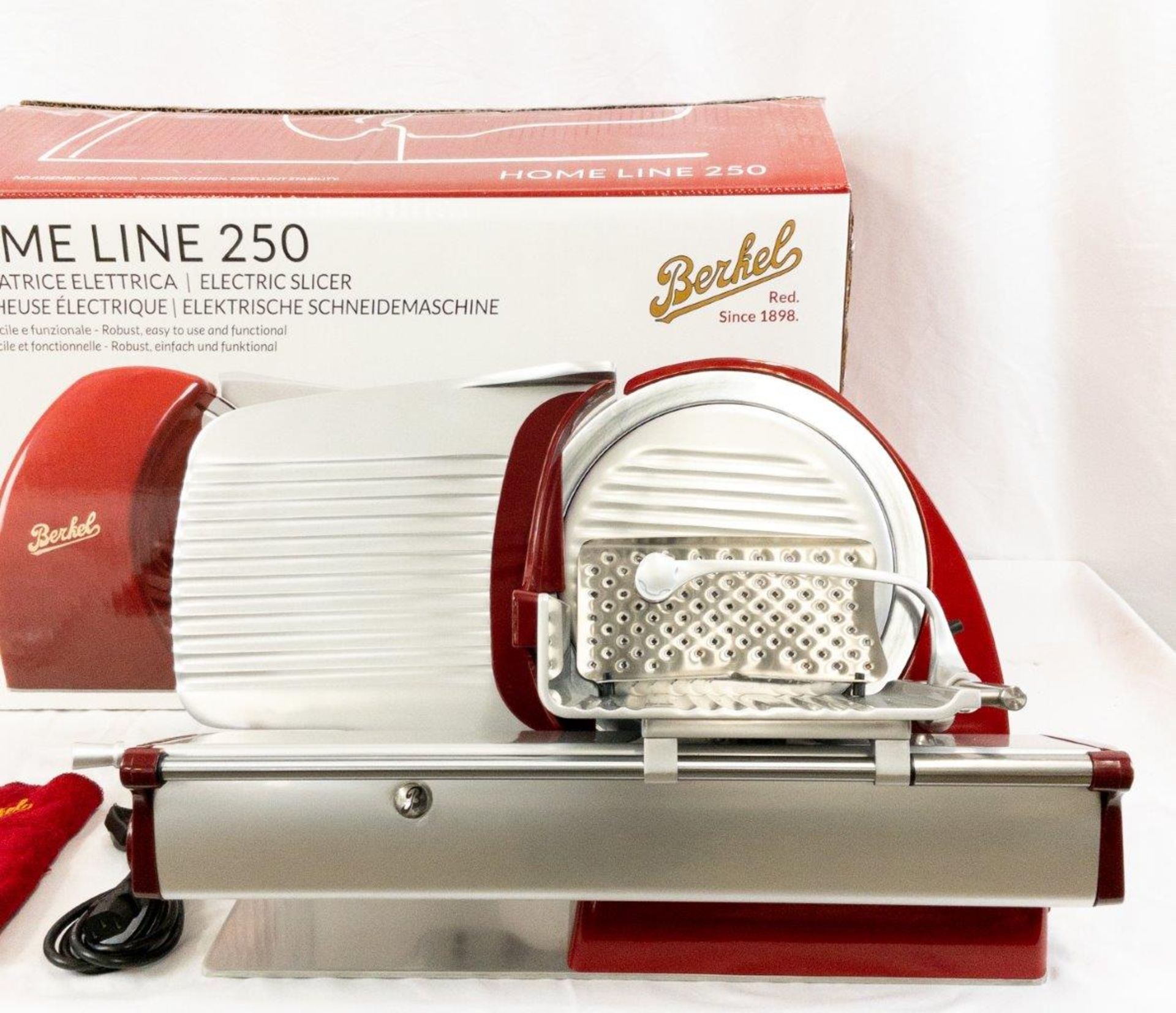 BERKEL 10" HOME LINE 250 ELECTRIC FOOD SLICER - Image 3 of 6