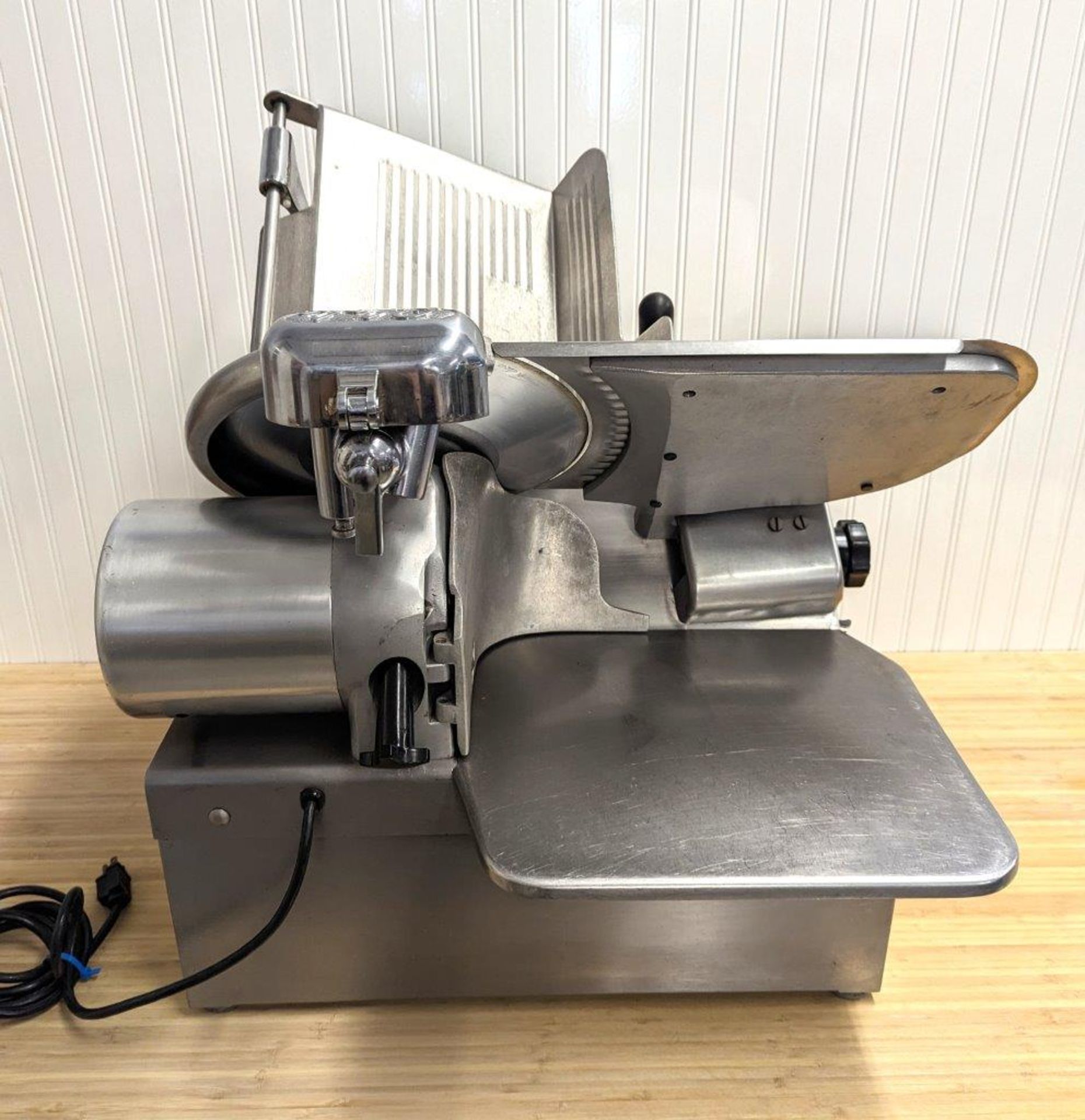 GLOBE 12" AUTOMATIC MEAT SLICER WITH HOPPER - Image 7 of 15