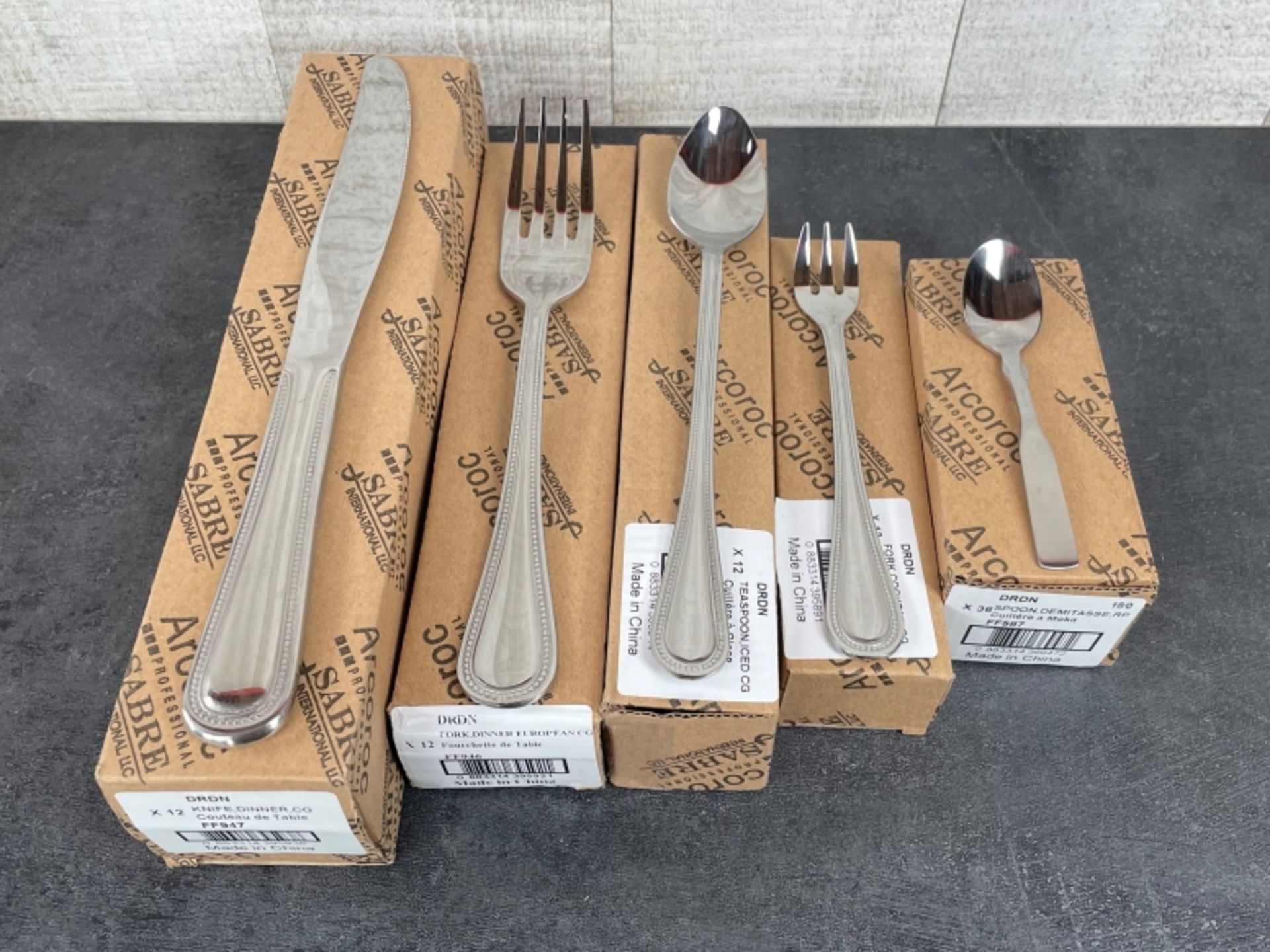 ARCOROC SABRE HEAVYWEIGHT CUTLERY SET - LOT OF 84 PIECES