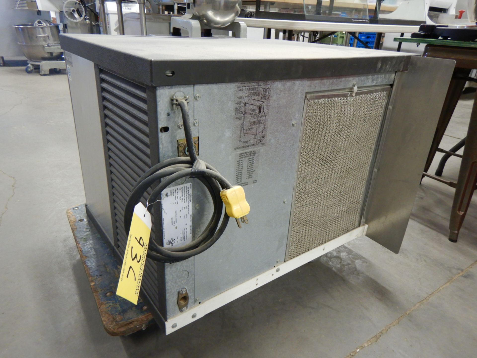 MANITOWOC ICE MAKER W/O STORAGE CAPACITY 115V R401A MOD. QD0452A S/N021160332 - Image 3 of 5