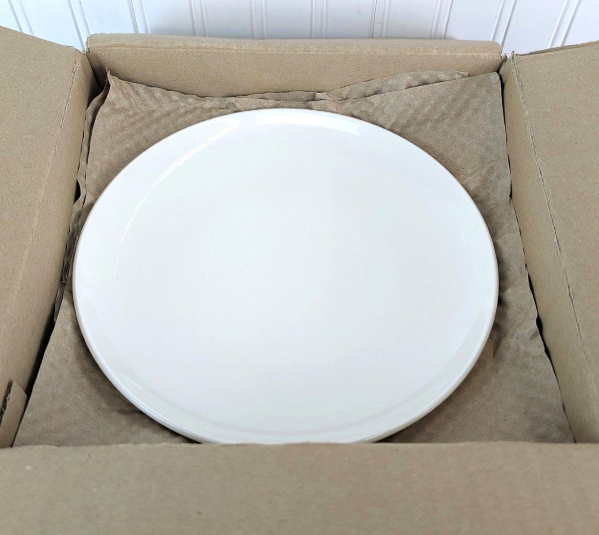 DUDSON PLAIN WHITE 8-7/8" CURVE PLATES - LOT OF 12 (1 CASE) - Image 3 of 3