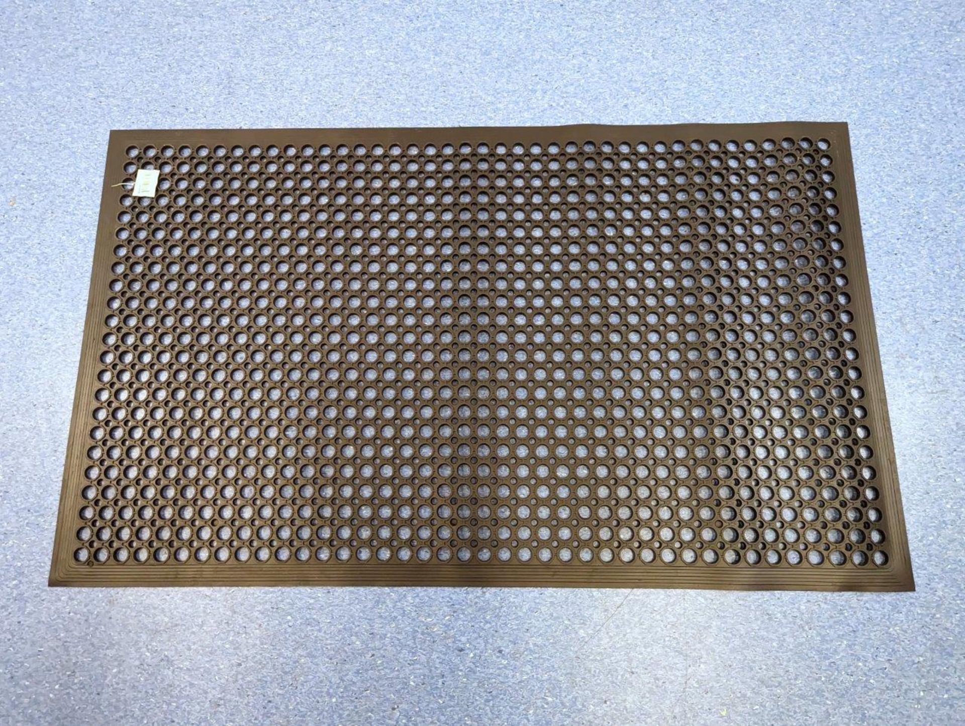 3" X 5" X 3/8" BLACK ANTI-FATIGUE MAT, OMCAN 23584