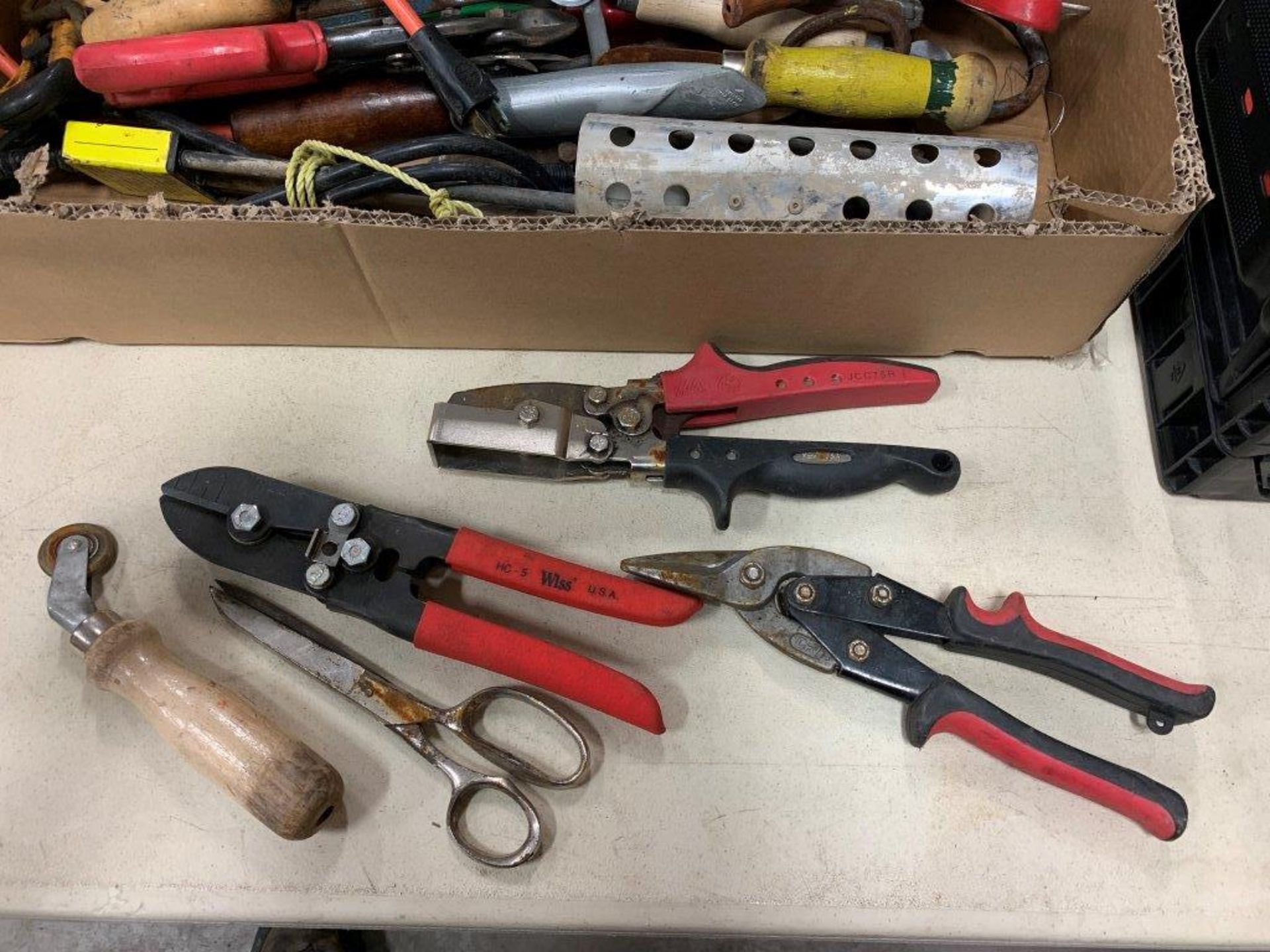 L/O ASSORTED HAND TOOLS - Image 2 of 4