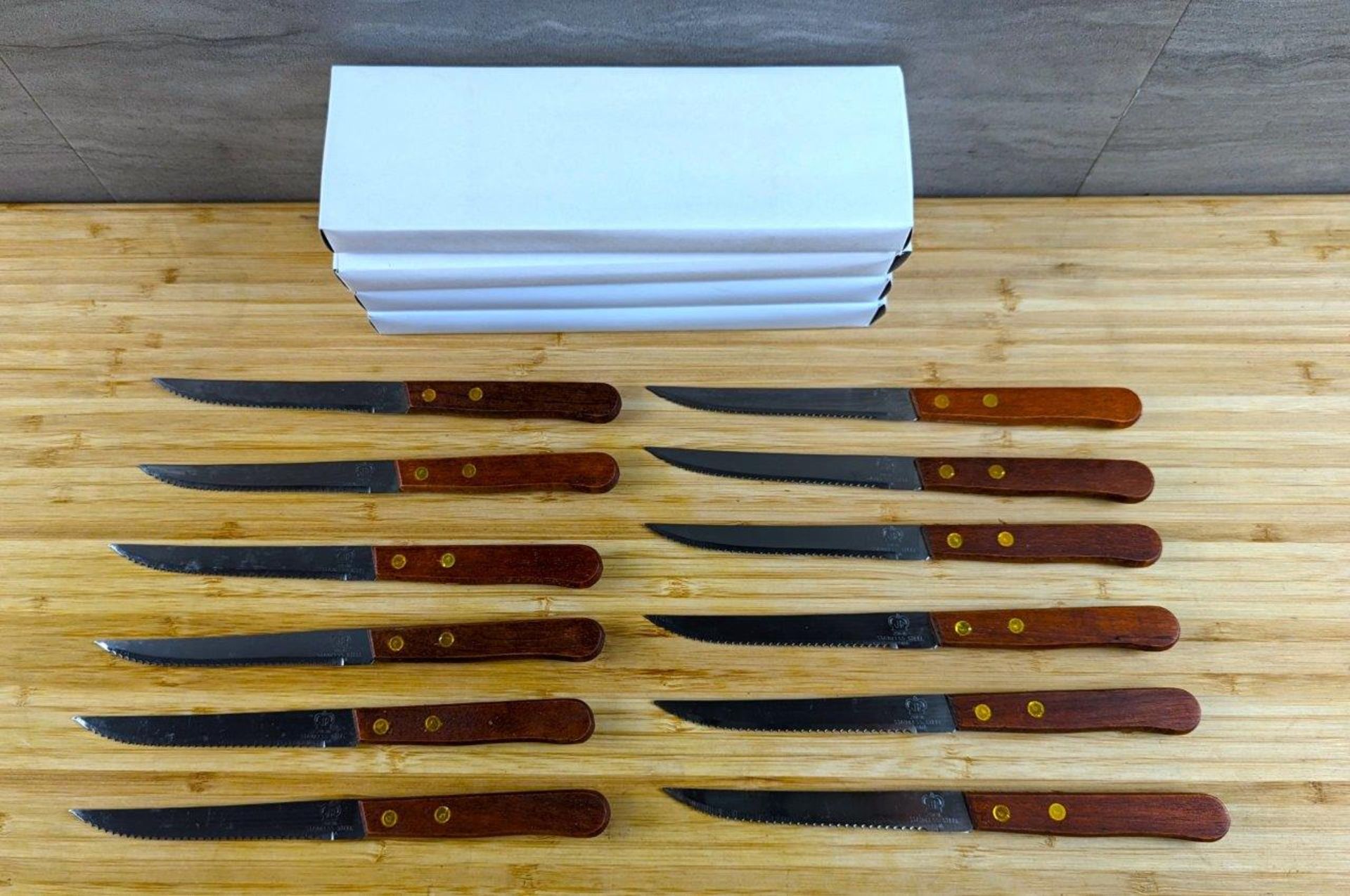 STEAK KNIVES WITH WOOD HANDLE - LOT OF 4DZS