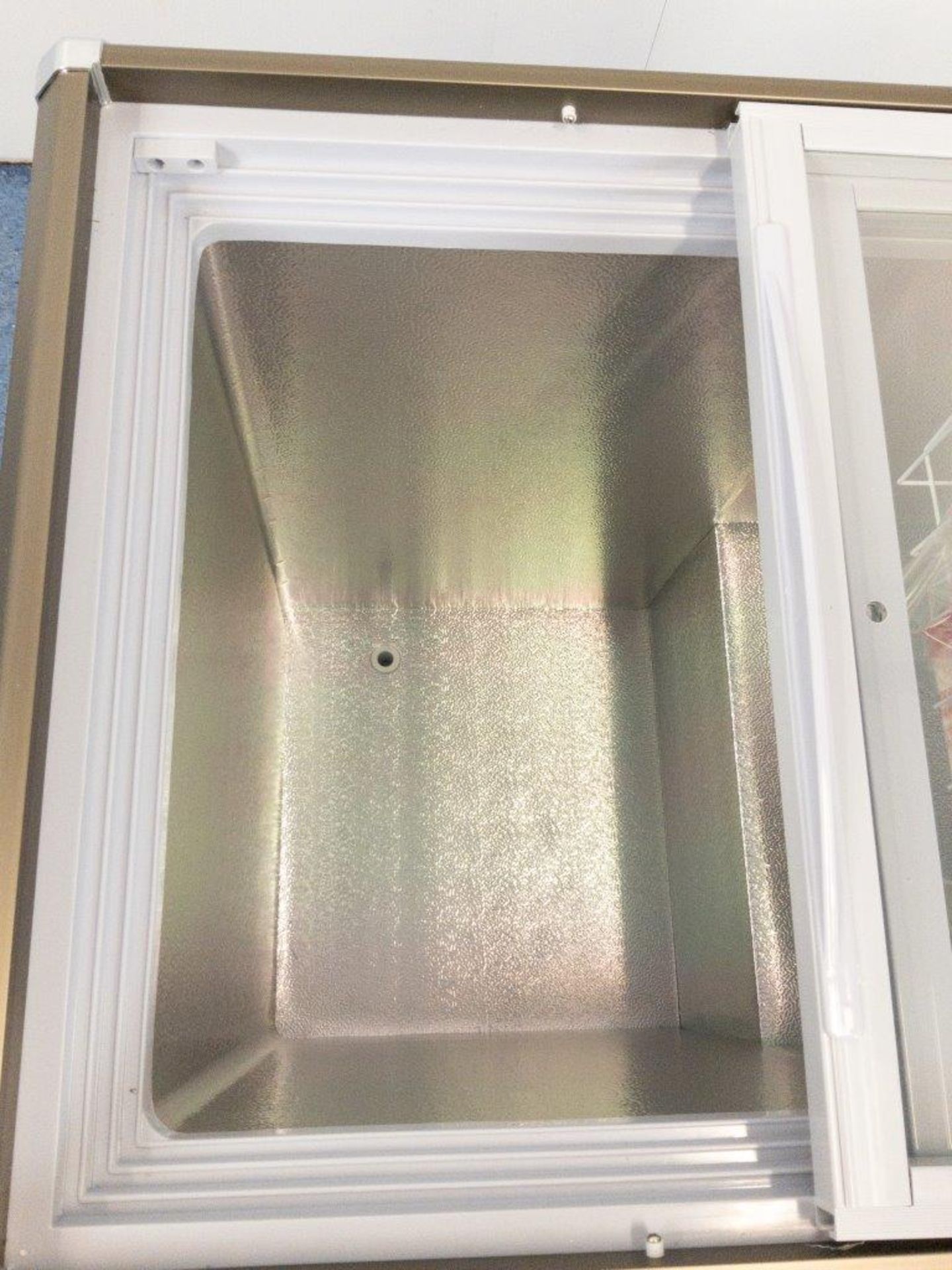 29" FLAT GLASS SLIDING TOP CHEST FREEZER, OMCAN 45291 - Image 6 of 8
