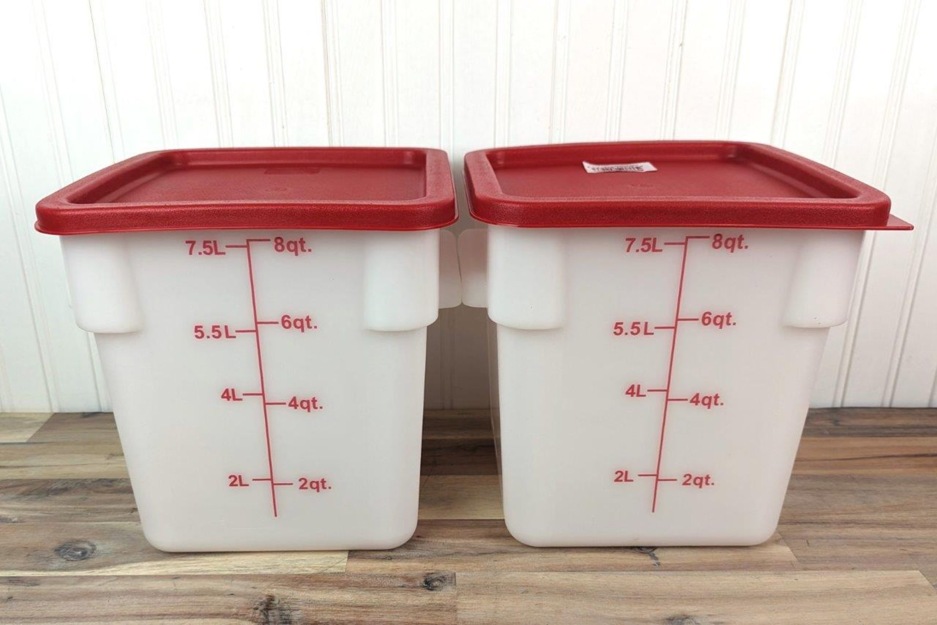 8QT WHITE FOOD STORAGE BINS WITH RED LIDS - LOT OF 2 (4PCS)