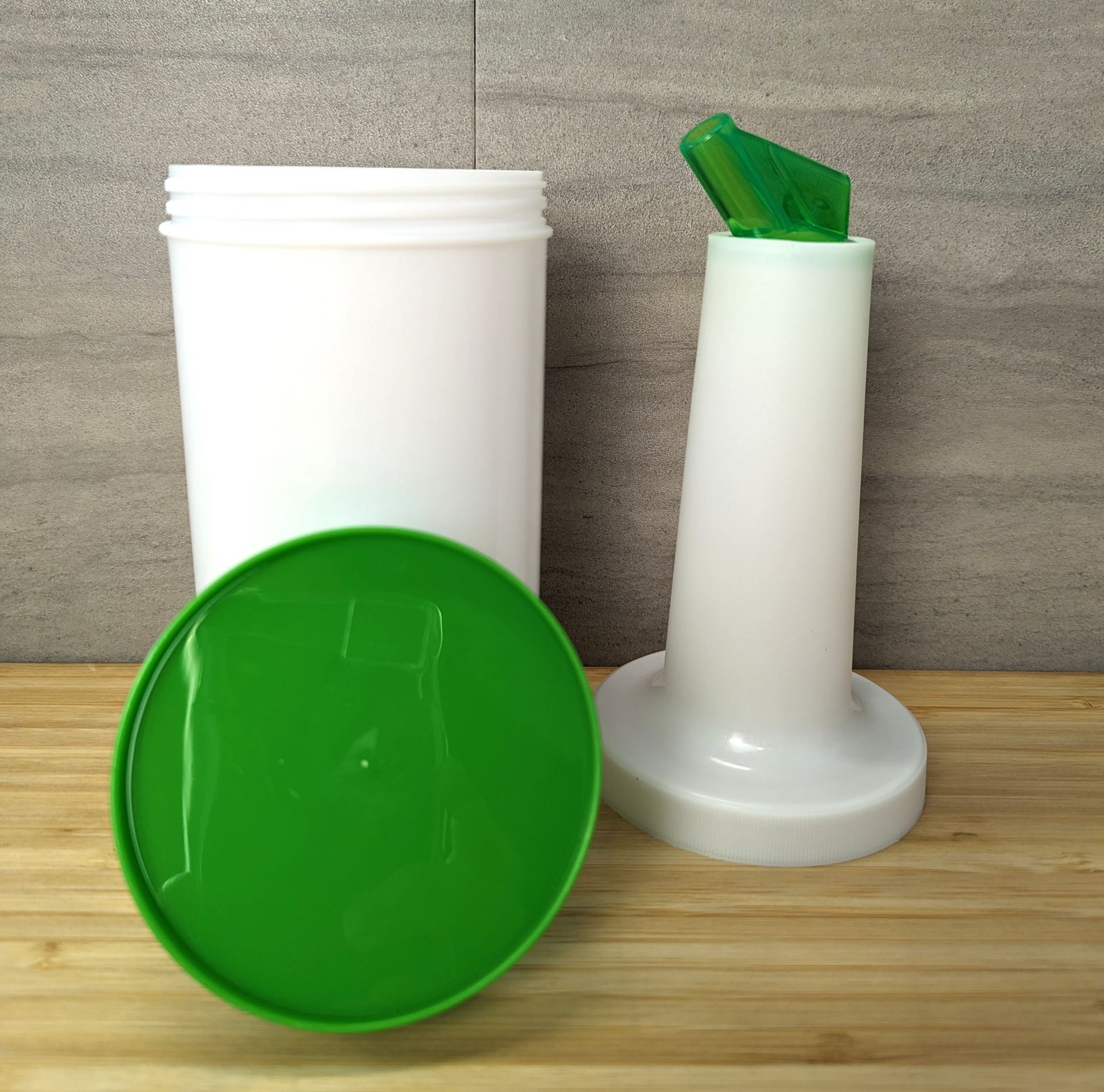 1QT CONTAINERS WITH POURERS, GREEN - Image 2 of 4