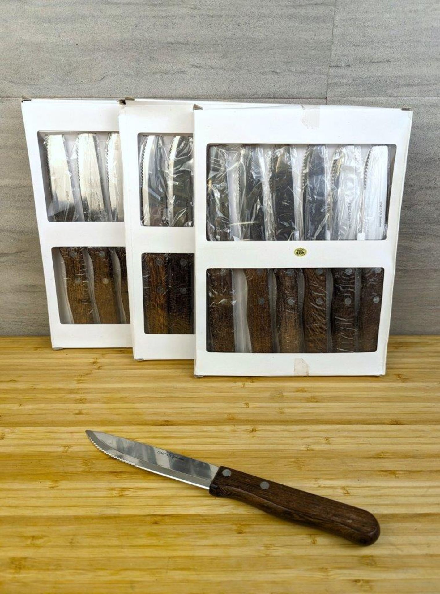 STEAK TABLE KNIVES WITH WOODEN HANDLES - LOT OF 18 (3 PACKS)